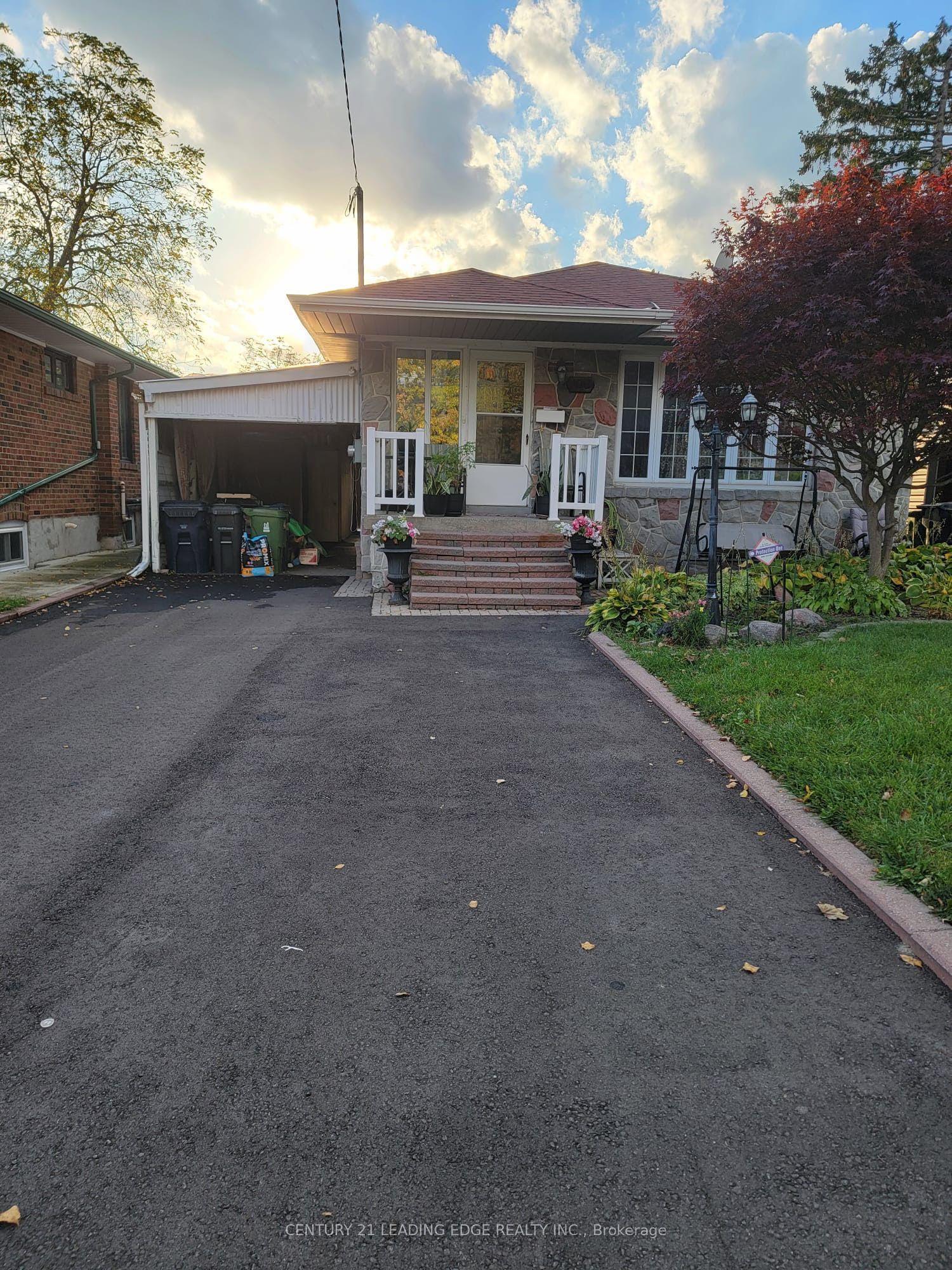 108 Crocus Drive, Toronto — Detached for lease, photo 1
