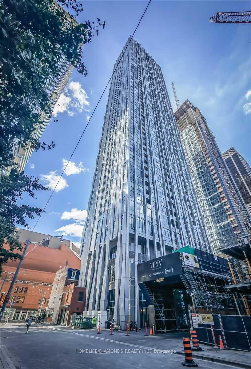 1 Yorkville Avenue 3302 #3302 — photo 1