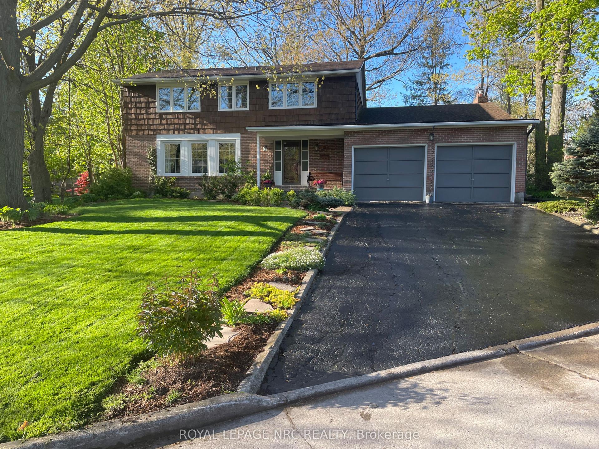 10 Briarfield Crescent — photo 1