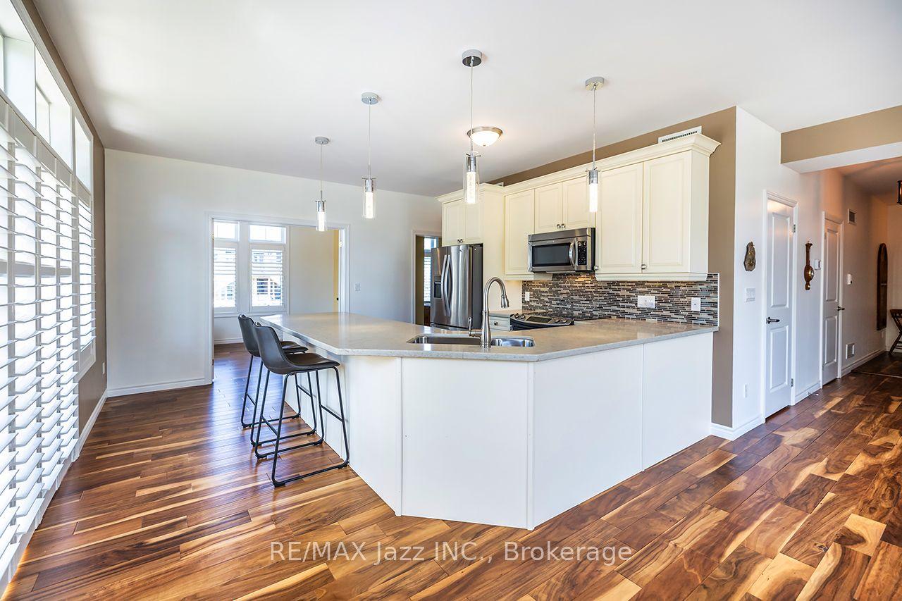 29 Lakewood Crescent 111 #111 — photo 1