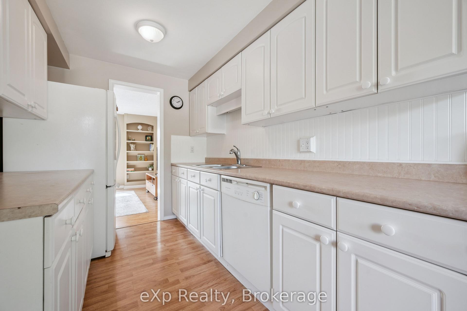 40 Silvercreek Parkway N 44 #44, Guelph — Condo Town for sale, photo 1