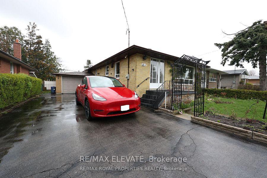 14 Mozart Avenue, Toronto — Detached for lease, photo 1