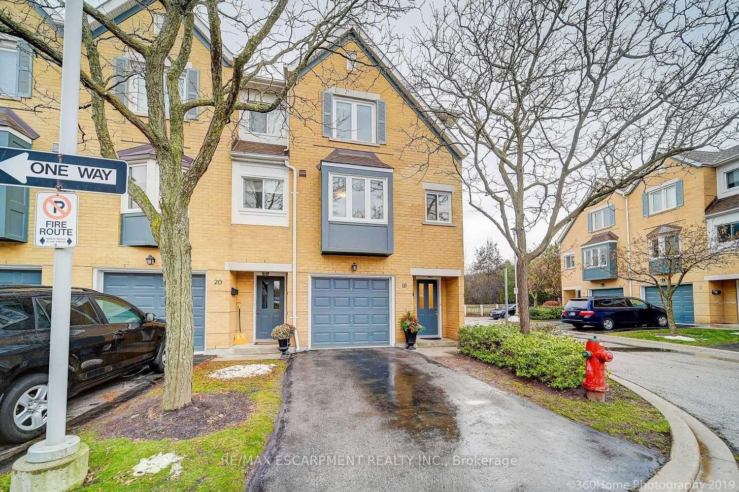 2300 Brays Lane 19 #19, Oakville — Townhouse for lease, photo 1