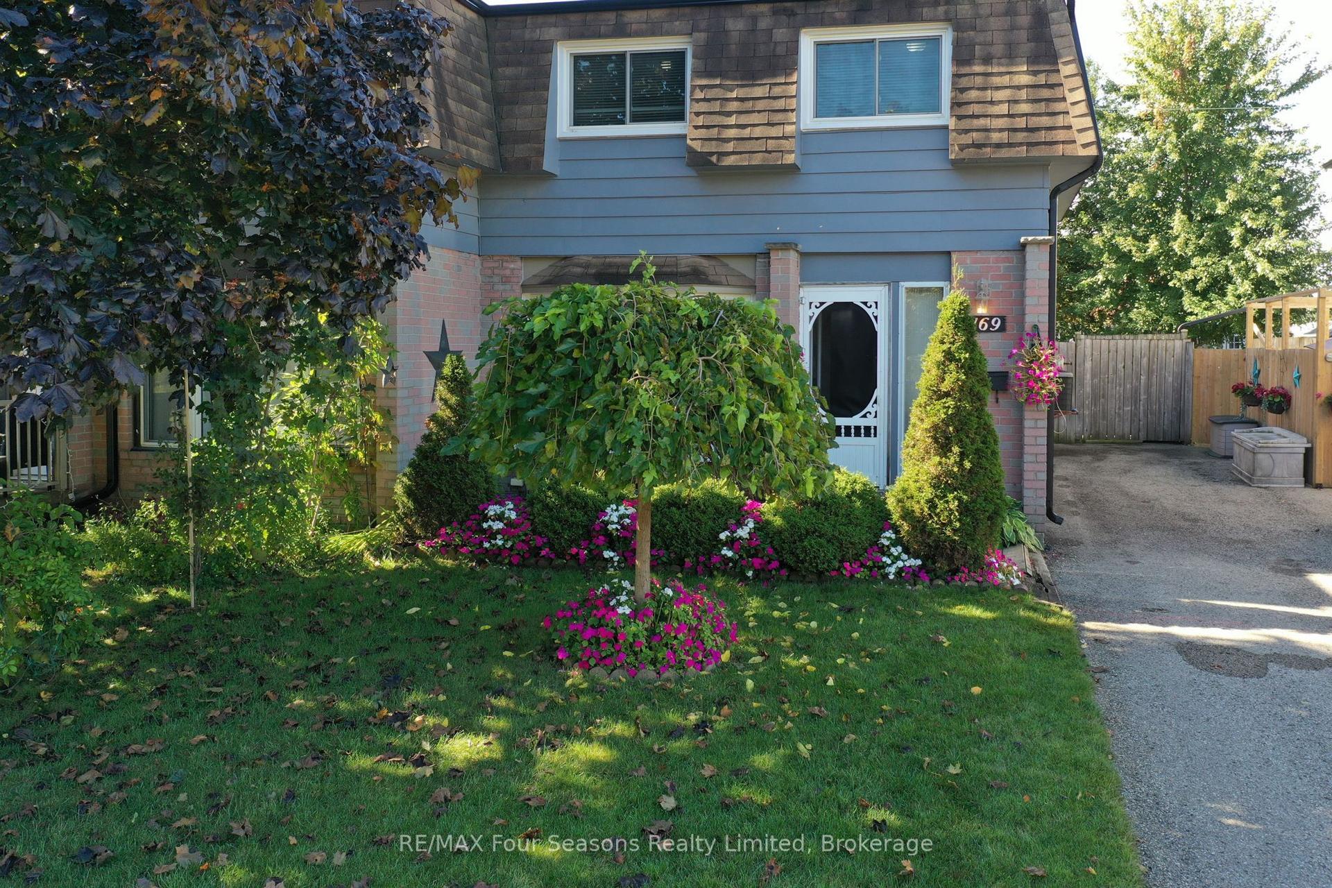 169 Burbank Crescent — photo 1