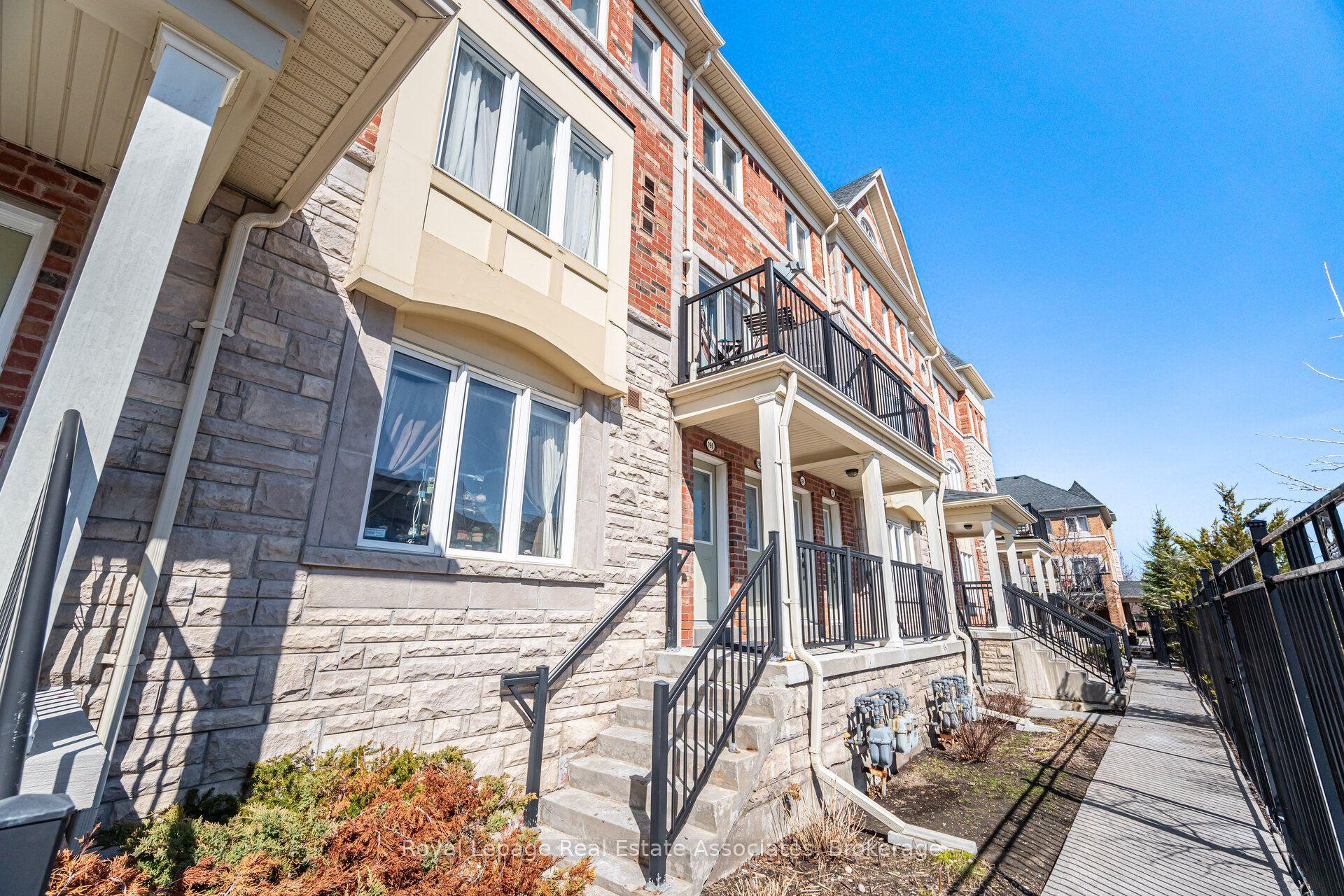 192 Louisbourg Way — photo 1