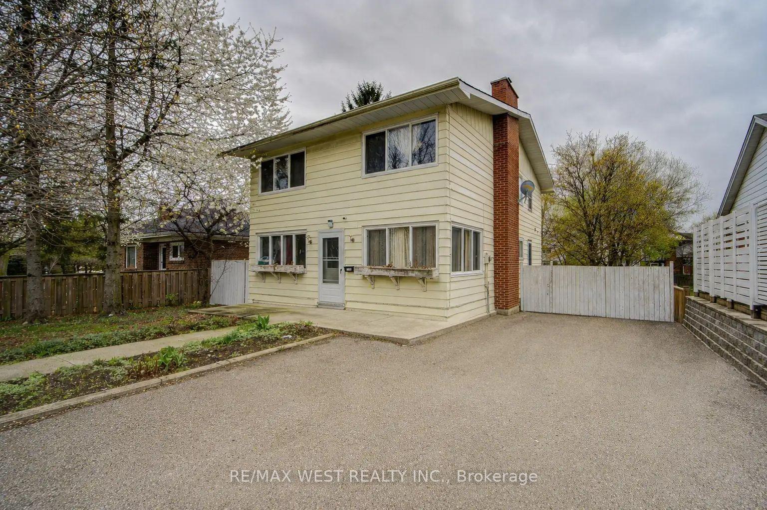 326 Queen Street — photo 1