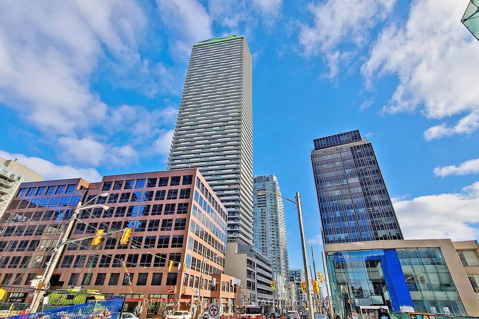 2221 Yonge Street 4210 #4210, Toronto — Condo for lease, photo 1