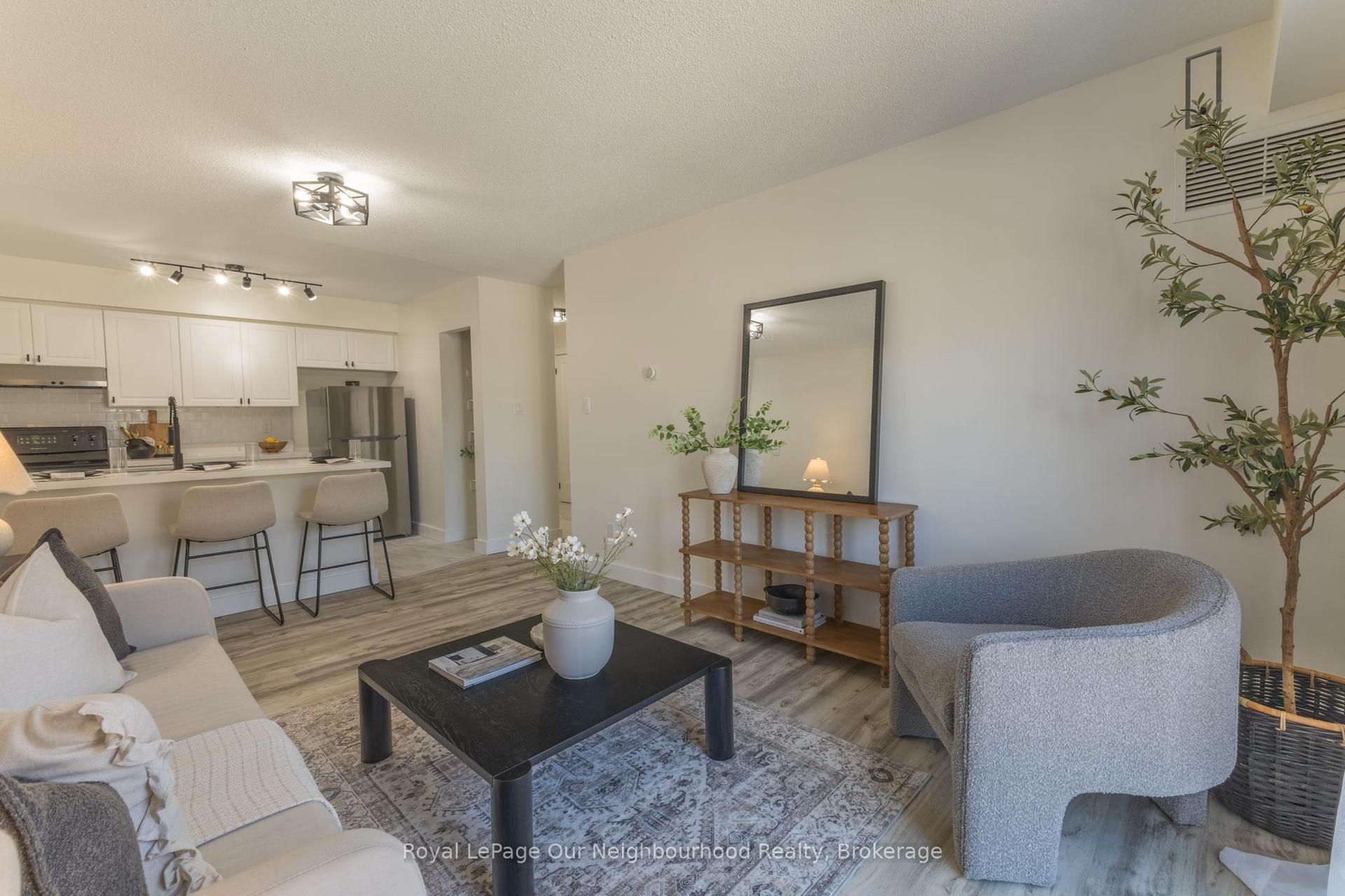 106 Aspen Springs Drive 203 #203, Clarington — Condo for sale, photo 1