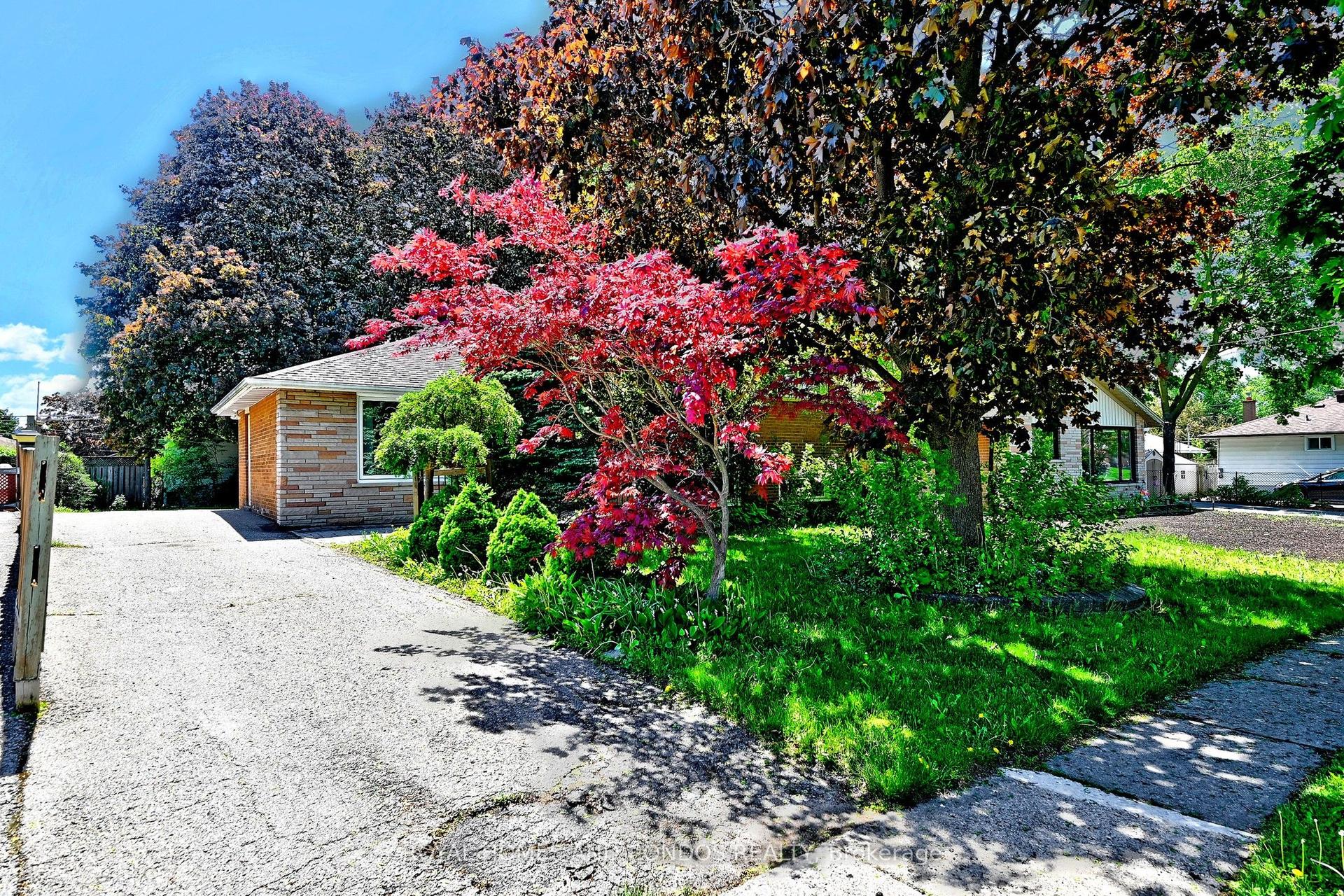 6 Raylawn Crescent — photo 1