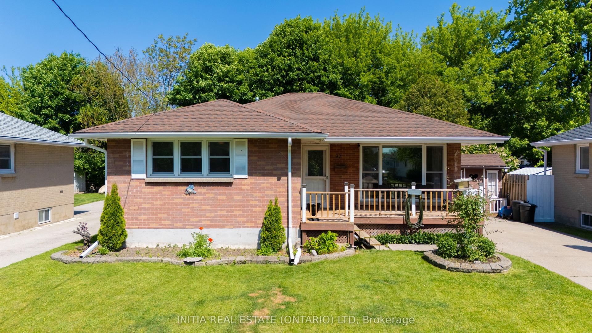 97 Grey Crescent, Sarnia — Detached for sale, photo 1