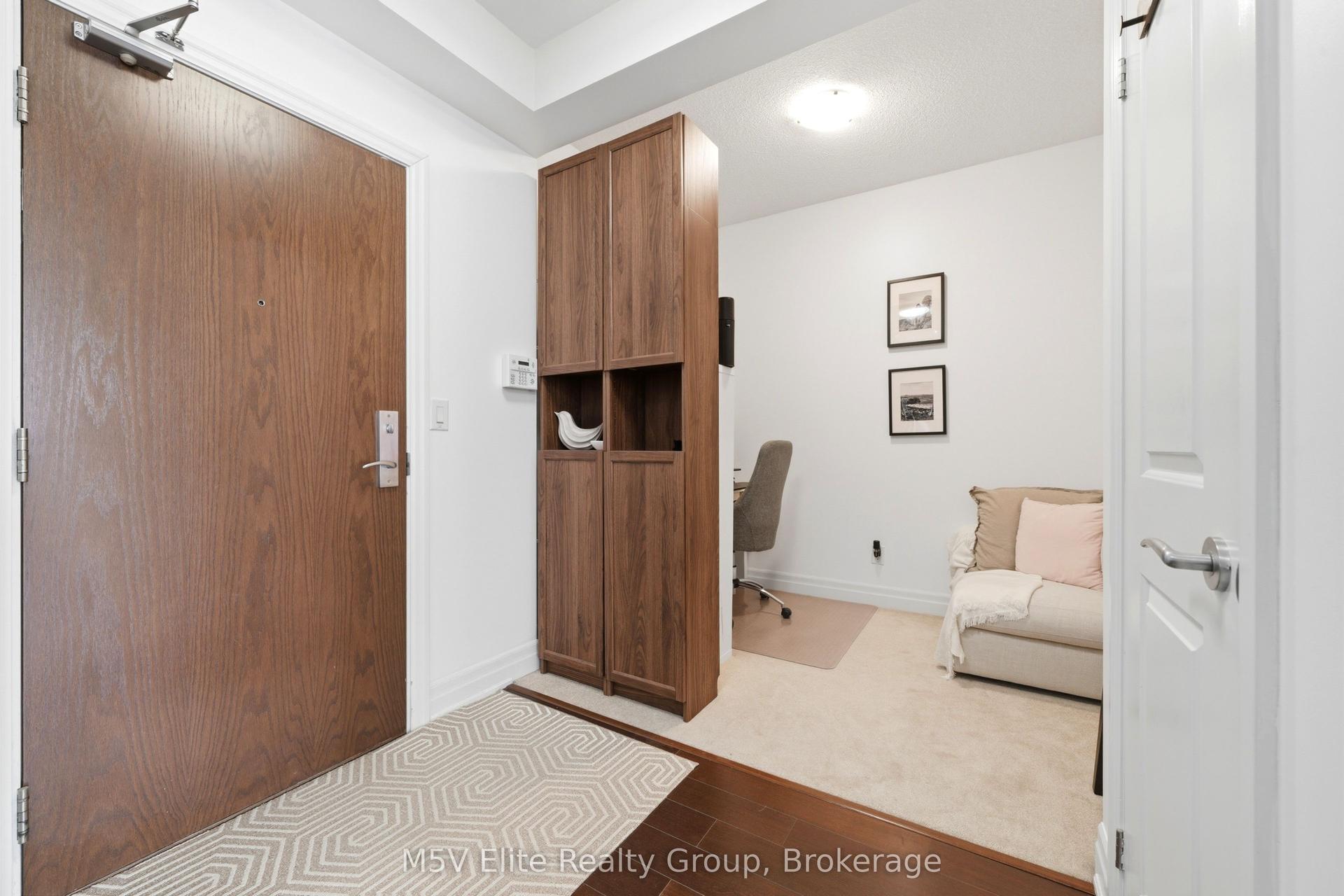 111 Civic Square Gate 330 #330 — photo 1