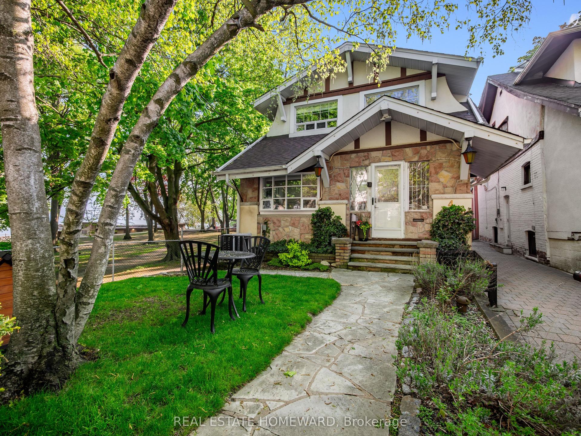 4 Silver Birch Avenue — photo 1