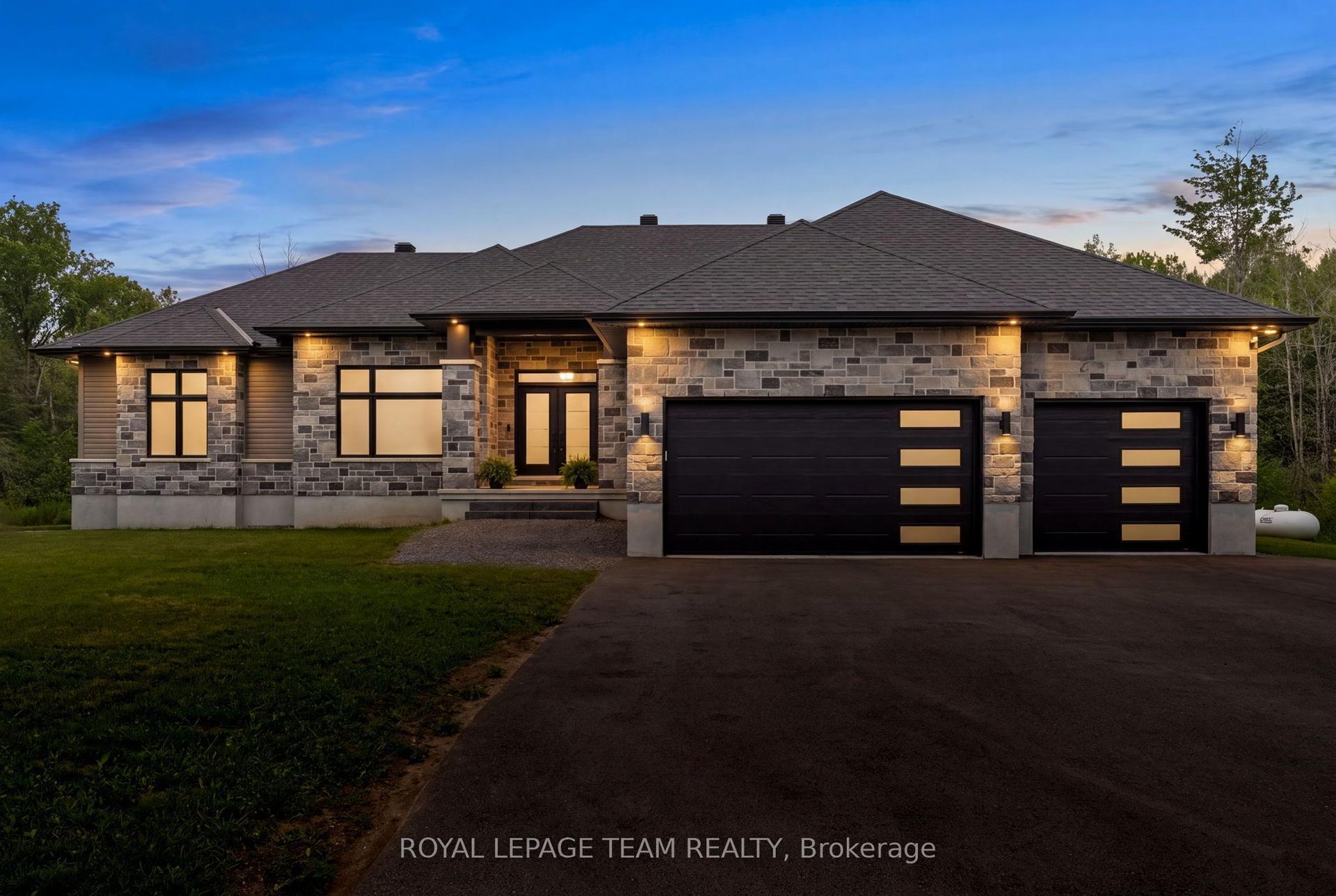 176 Country Meadow Drive, Carp - Huntley Ward — Detached for sale, photo 1