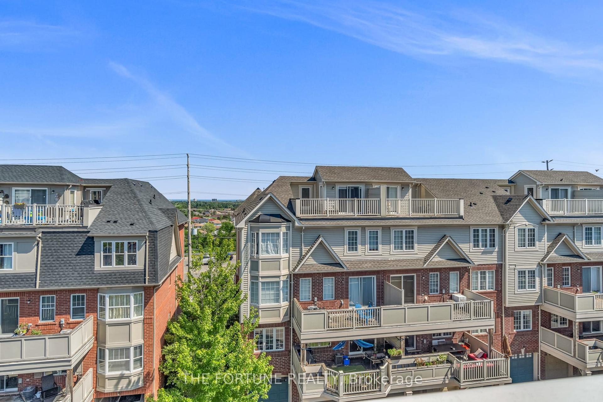 720 Neighbourhood Circle S 6 #6, Mississauga — Condo Town for lease, photo 1