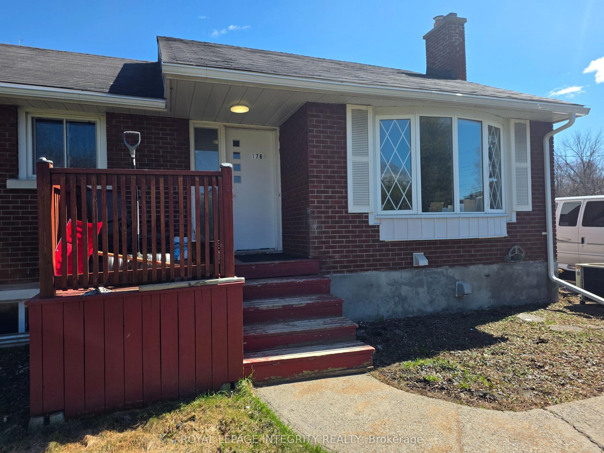 176 Oakridge Boulevard — photo 1