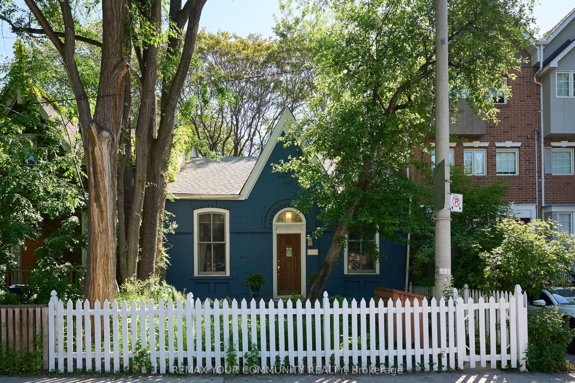251 Berkeley Street — photo 1