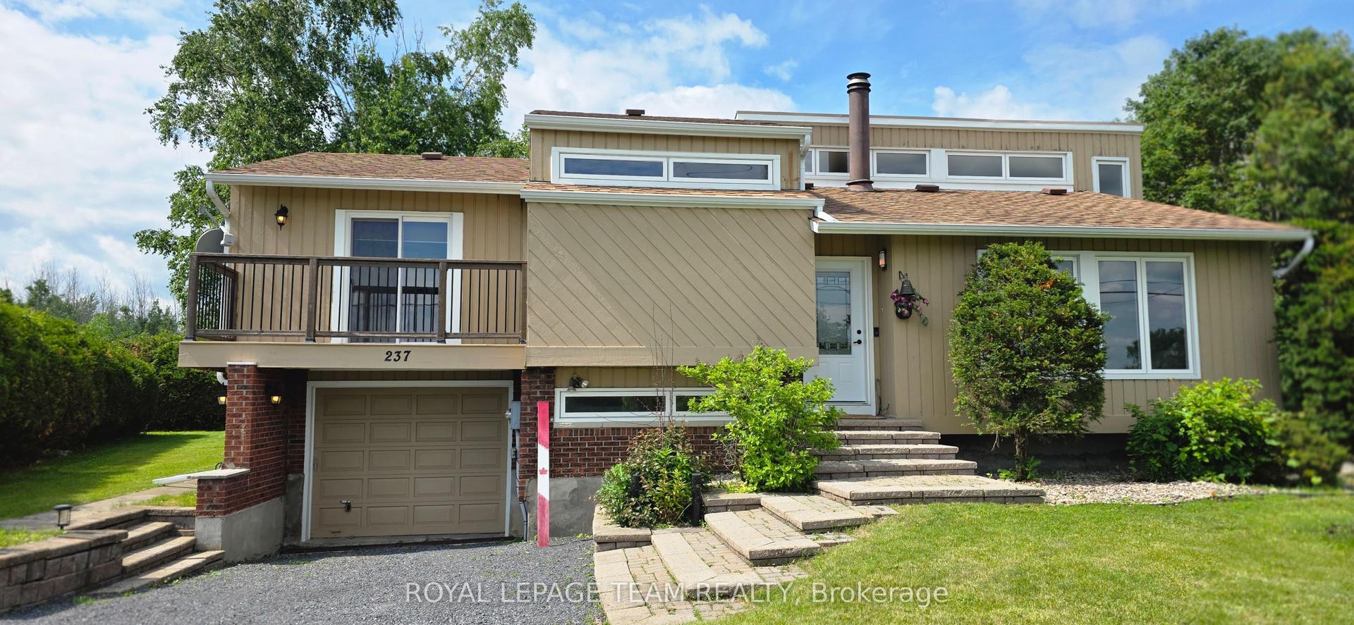 237 Queen West Street, North Dundas — Detached for sale, photo 1
