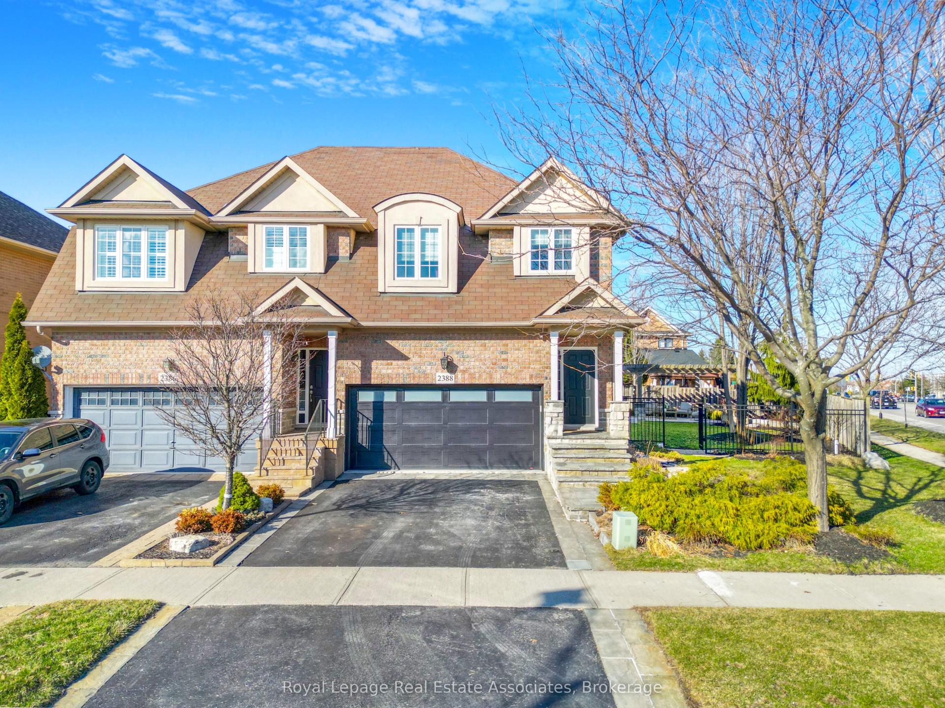 2388 Stone Glen Crescent — photo 1