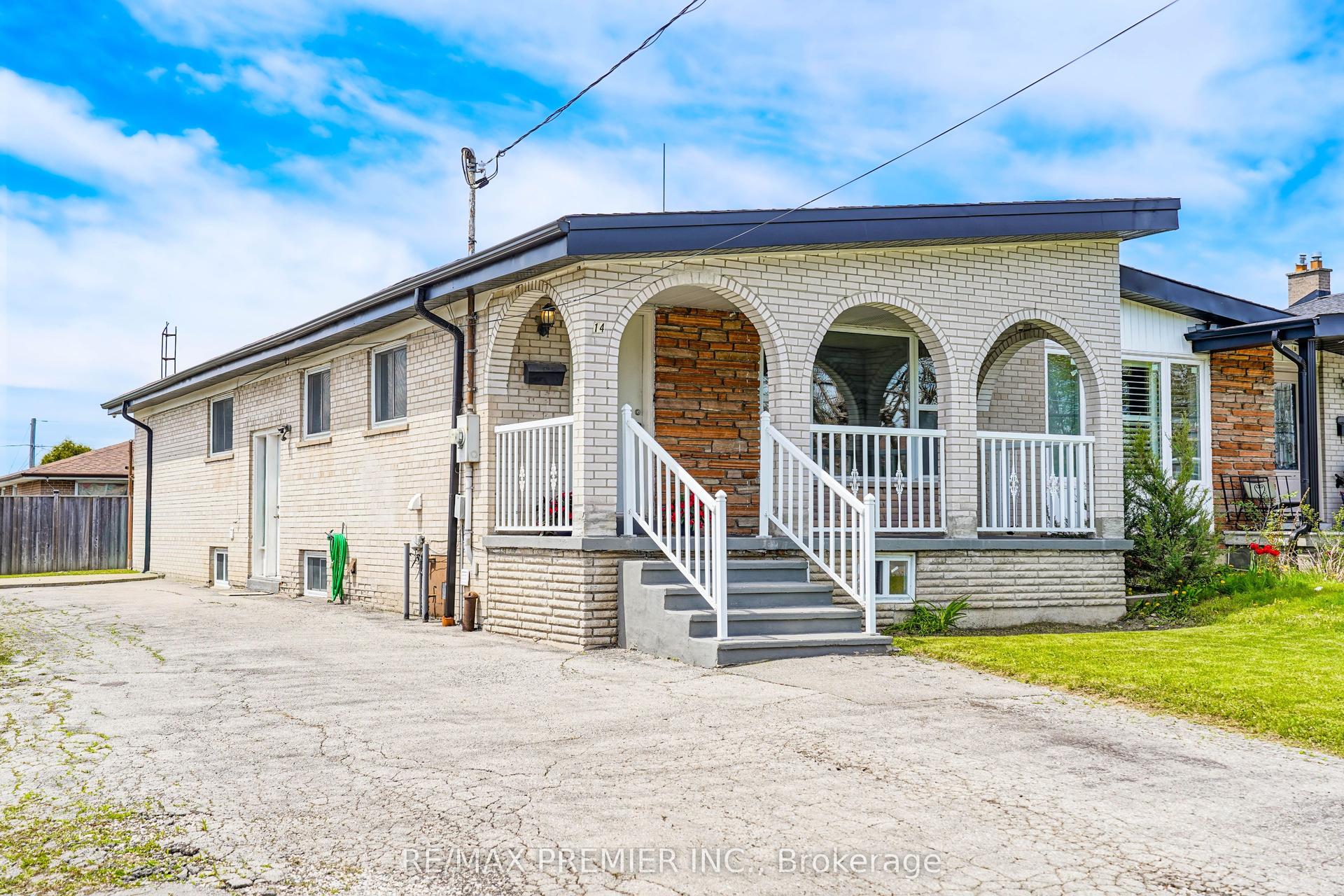 14 Yatescastle Drive, Toronto — Semi-Detached for sale, photo 1