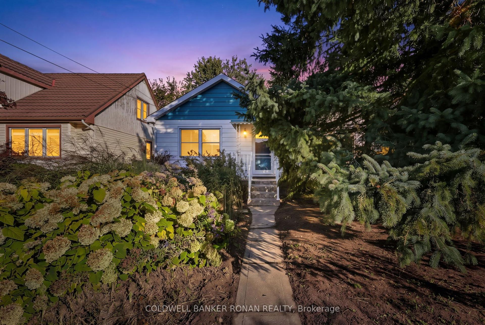 72 Queen Street, New Tecumseth — Detached for sale, photo 1