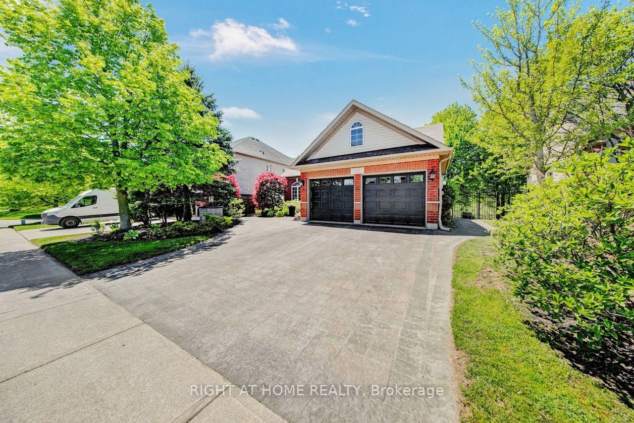 126 Moore Crescent, Hamilton — Detached for sale, photo 1