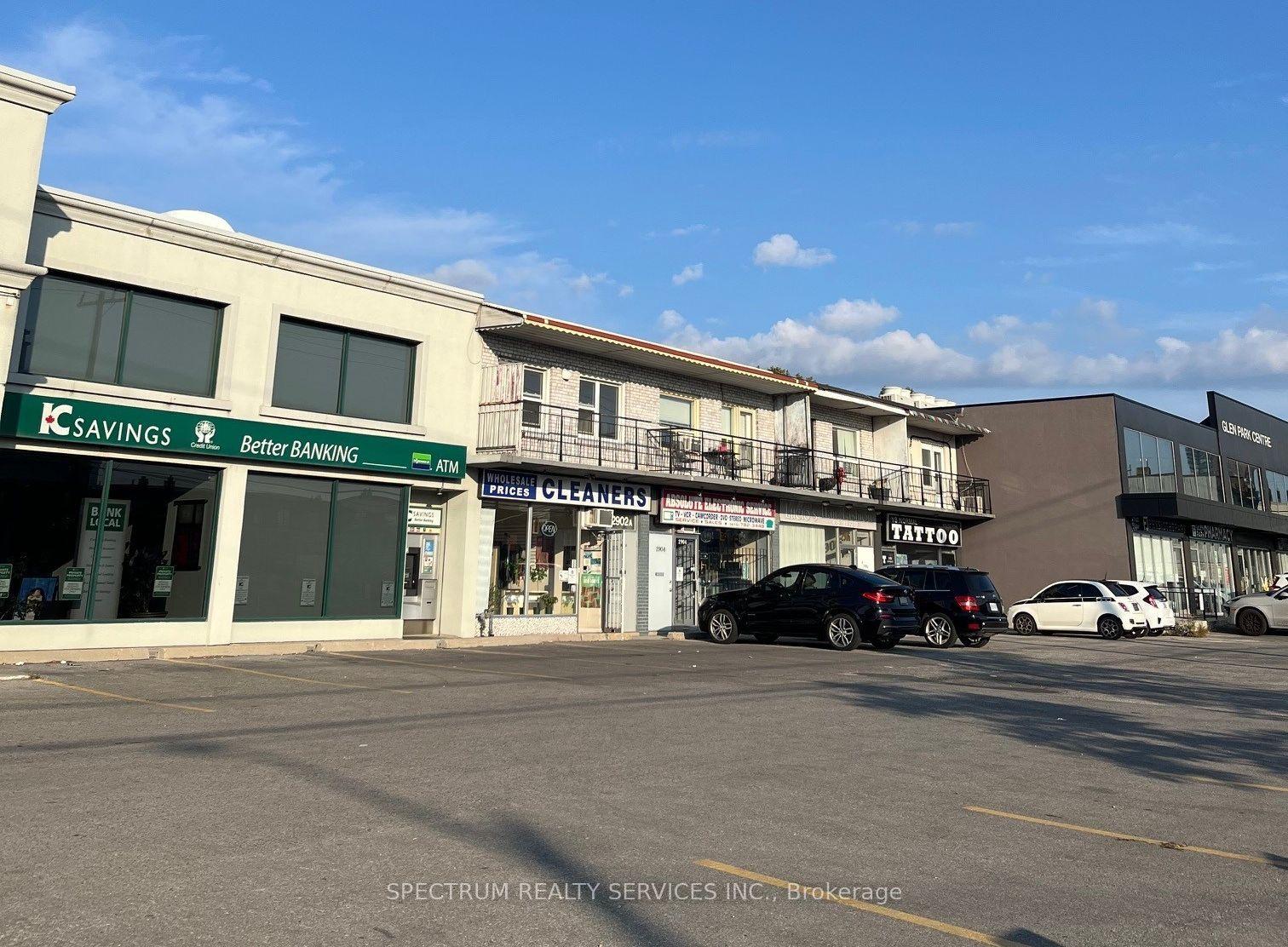 2906 Dufferin Street — photo 1