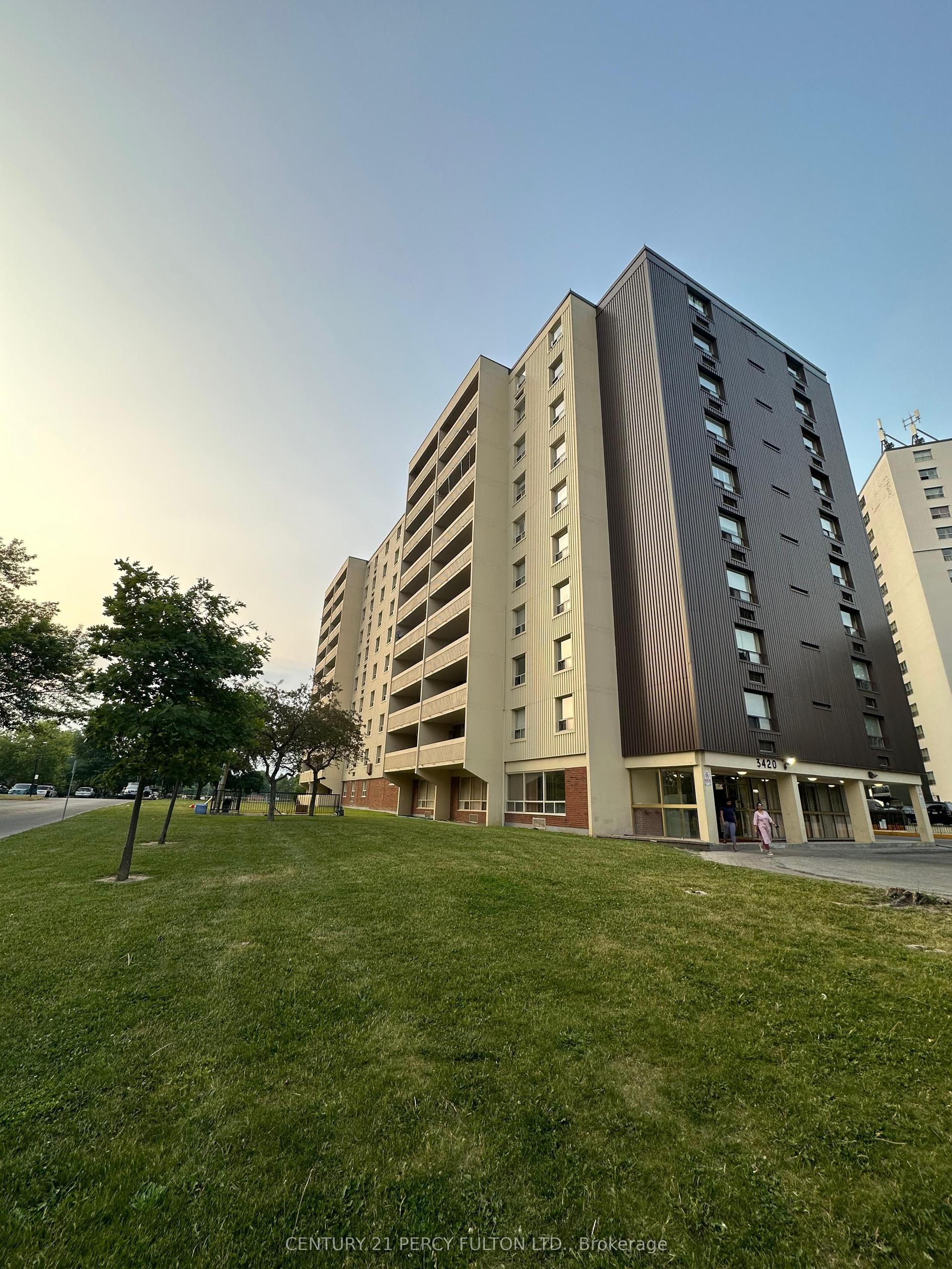 3420 Eglinton Avenue E 404 #404 — photo 1