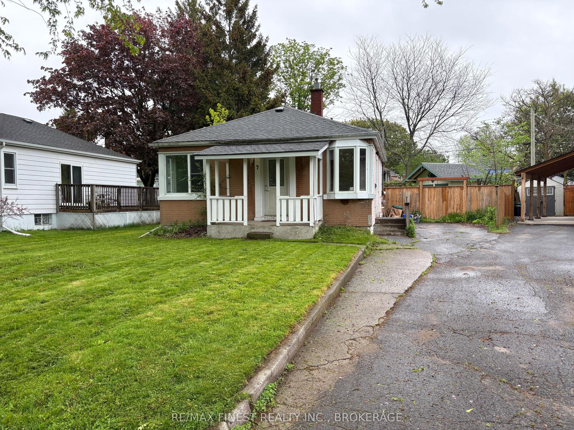 7 Alamein Drive — photo 1