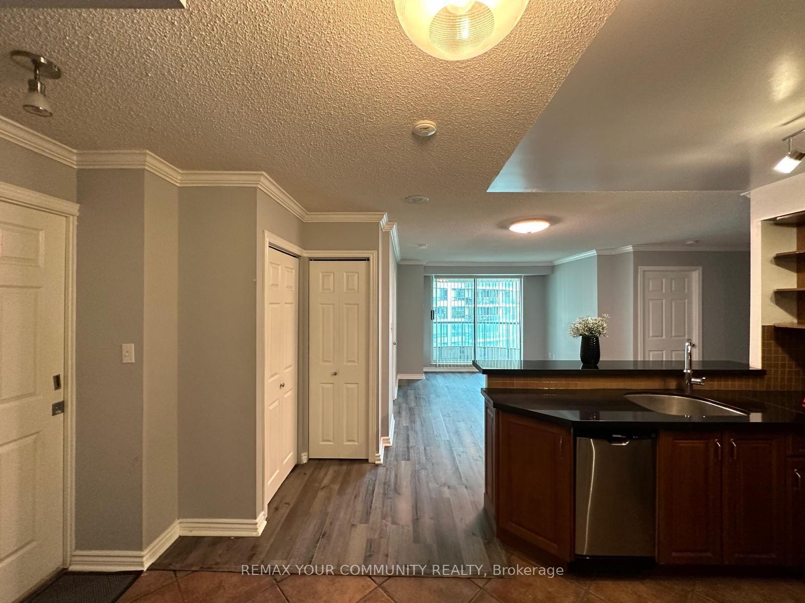 7 Lorraine Drive 810 #810, Toronto — Condo for lease, photo 1