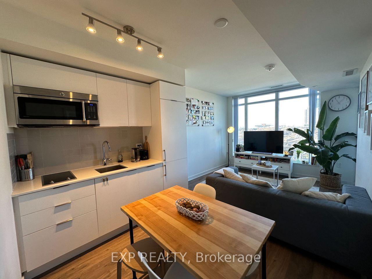 27 Bathurst Street 512 #512, Toronto — Condo for lease, photo 1