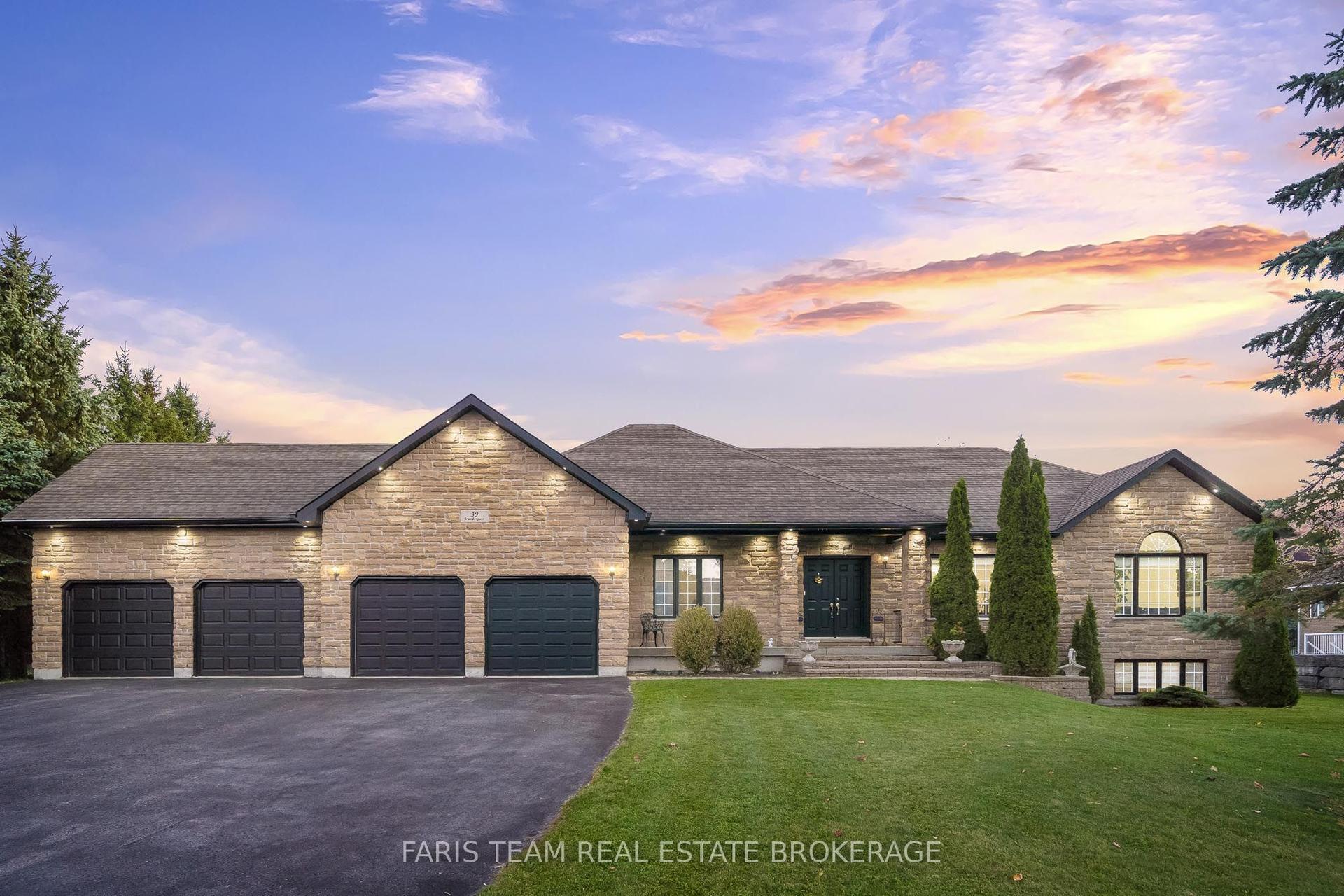 39 Vanderpost Crescent — photo 1