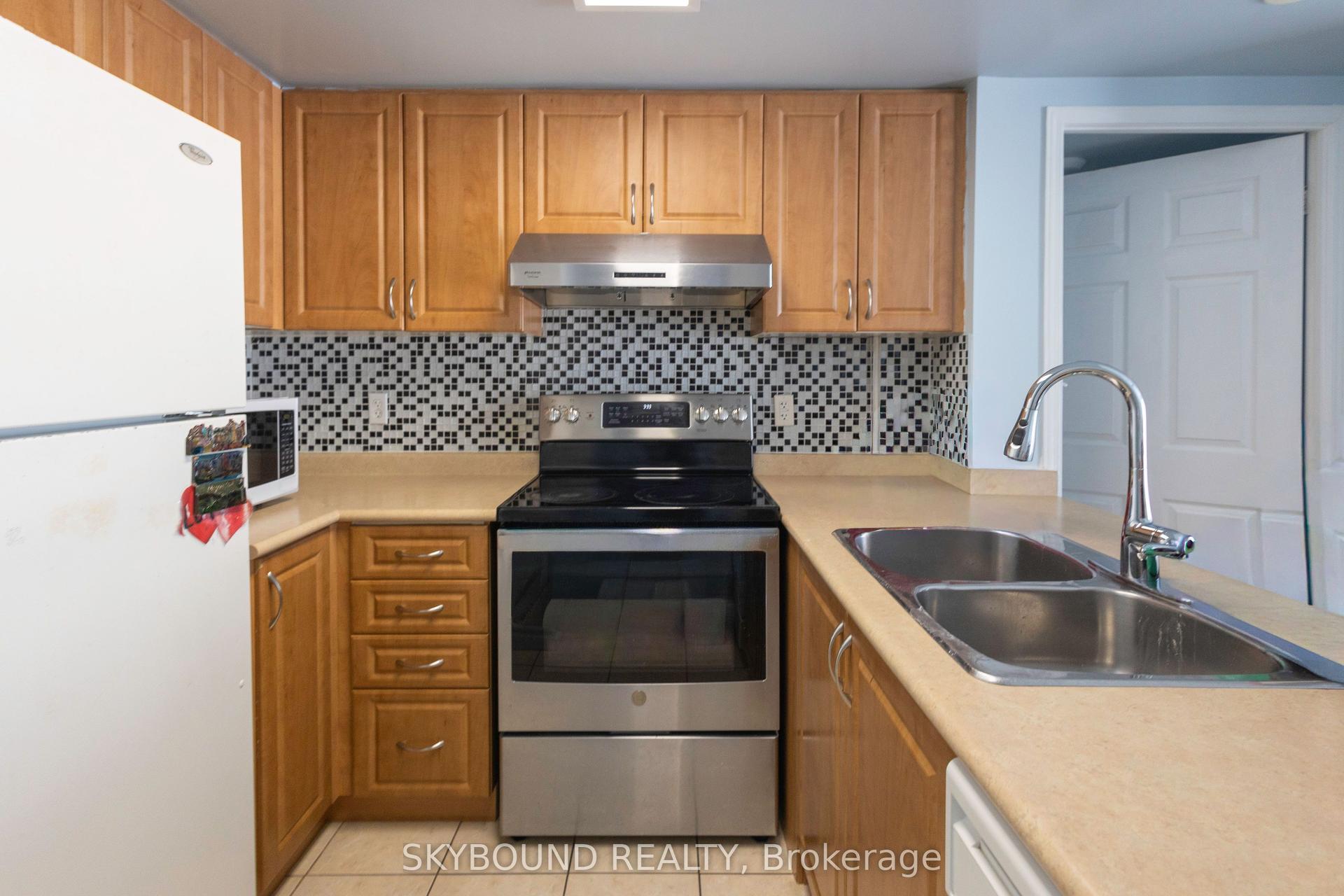 3043 Finch Avenue W 2033 #2033 — photo 1