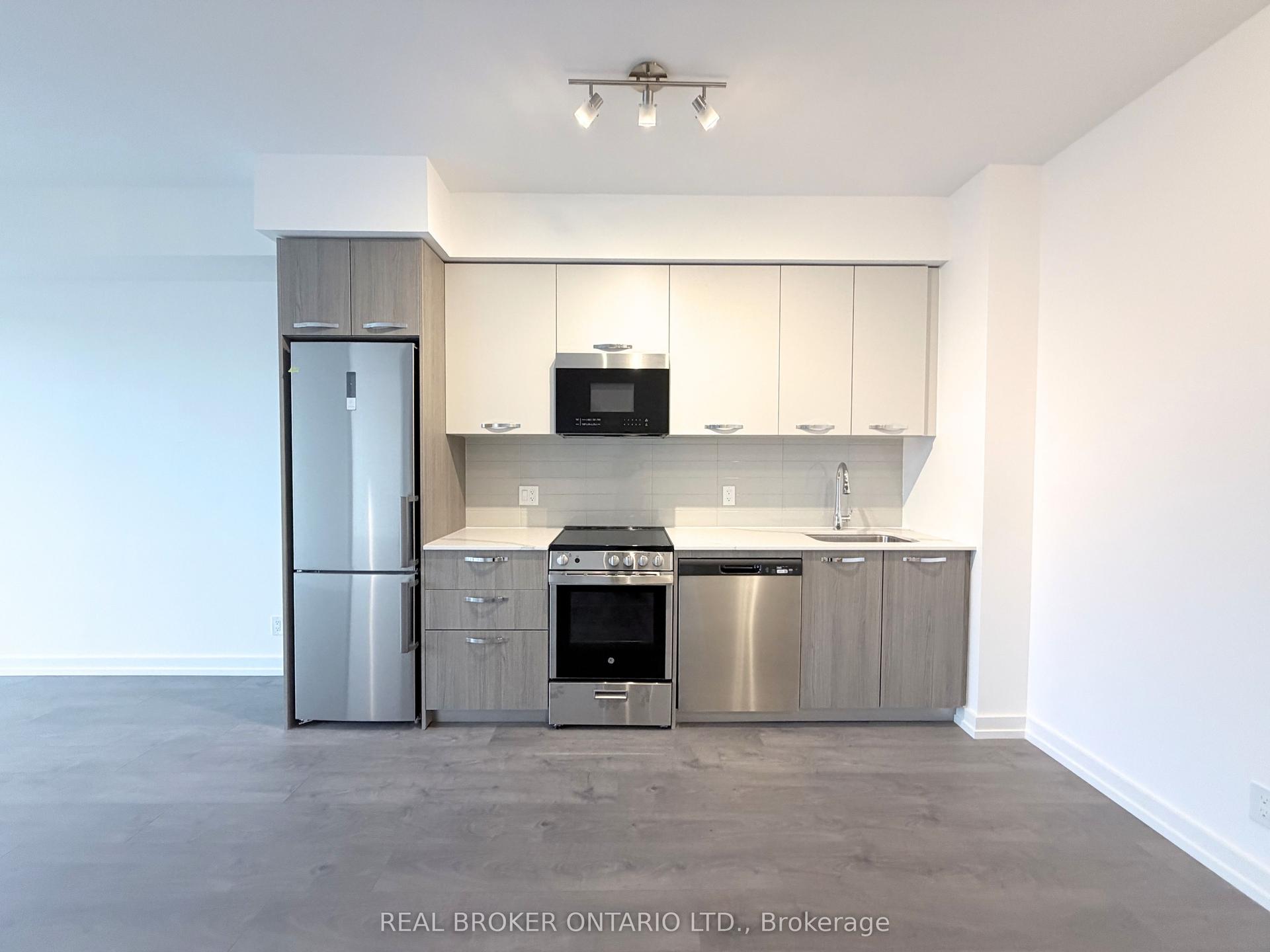 75 James Street S 824 #824 — photo 1