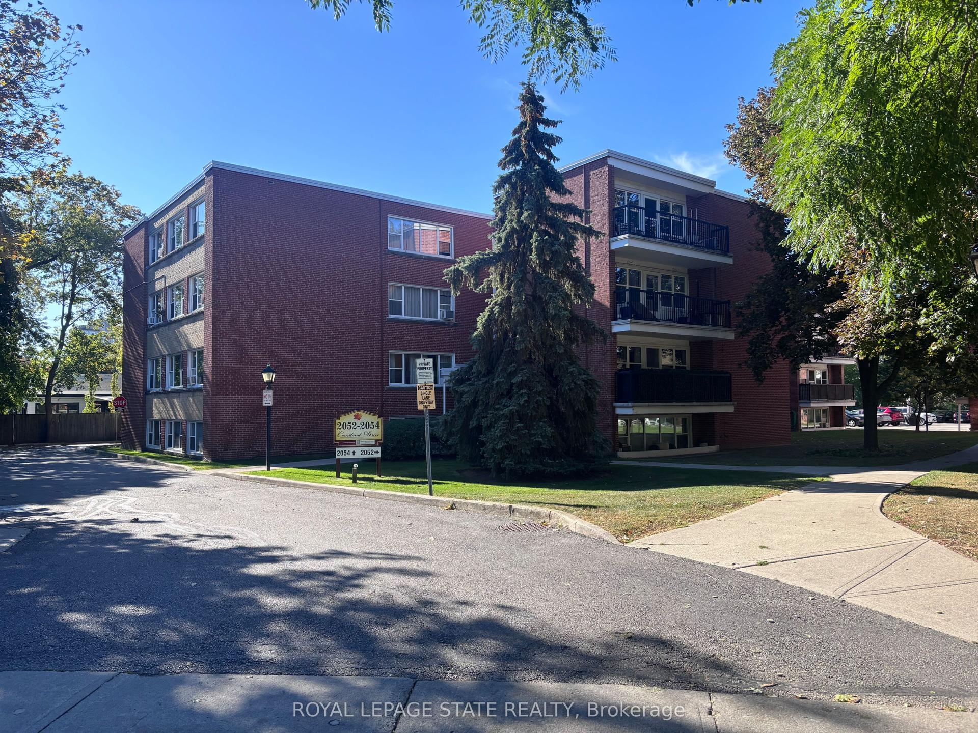 2054 Courtland Drive 404 #404, Burlington — Condo for sale, photo 1