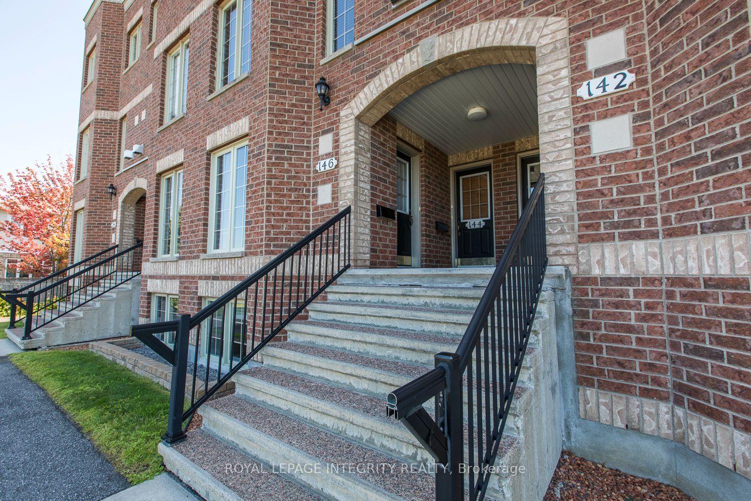 146 Berrigan Drive, Barrhaven — Condo Town for lease, photo 1
