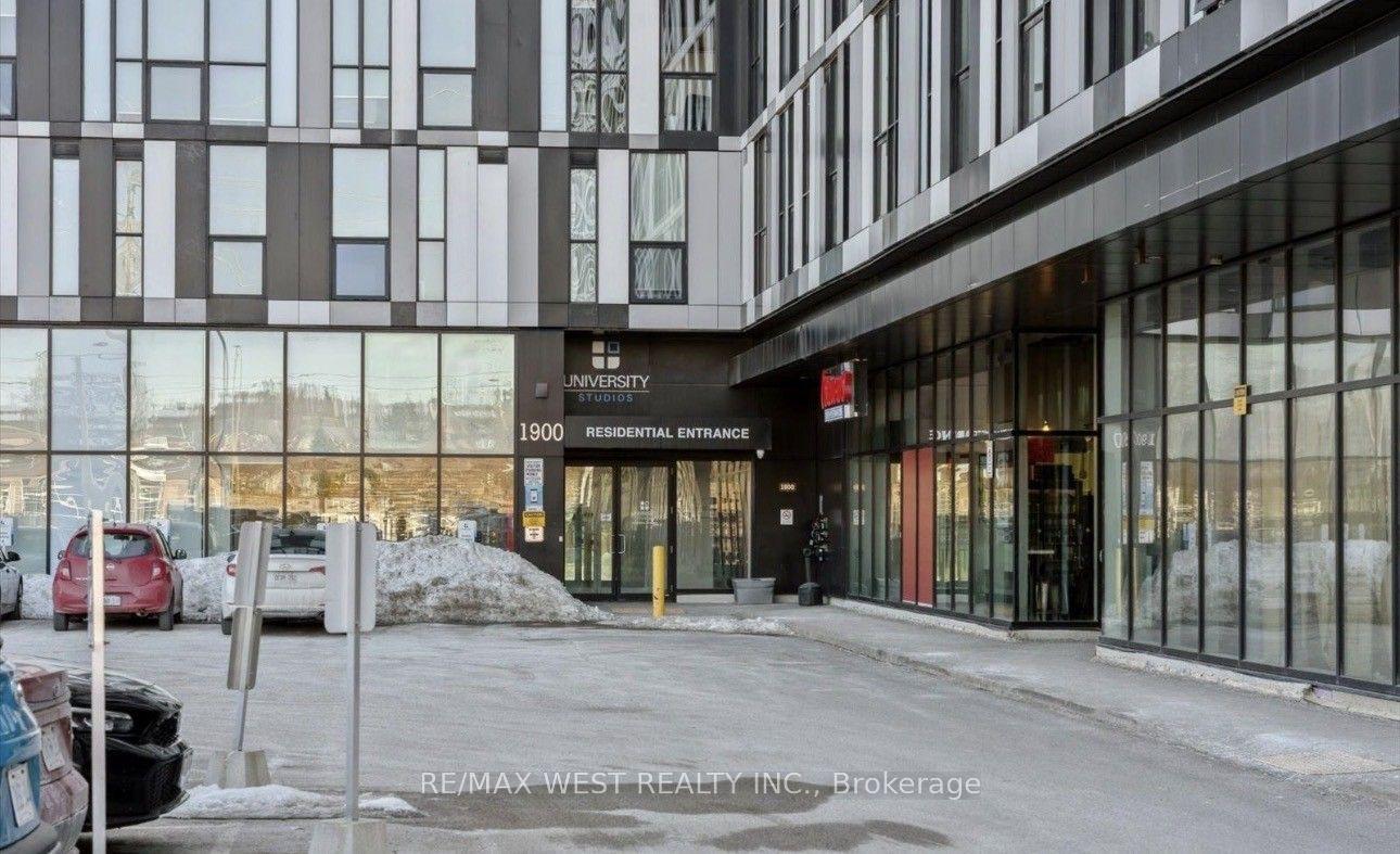 1900 Simcoe St Street N — photo 1