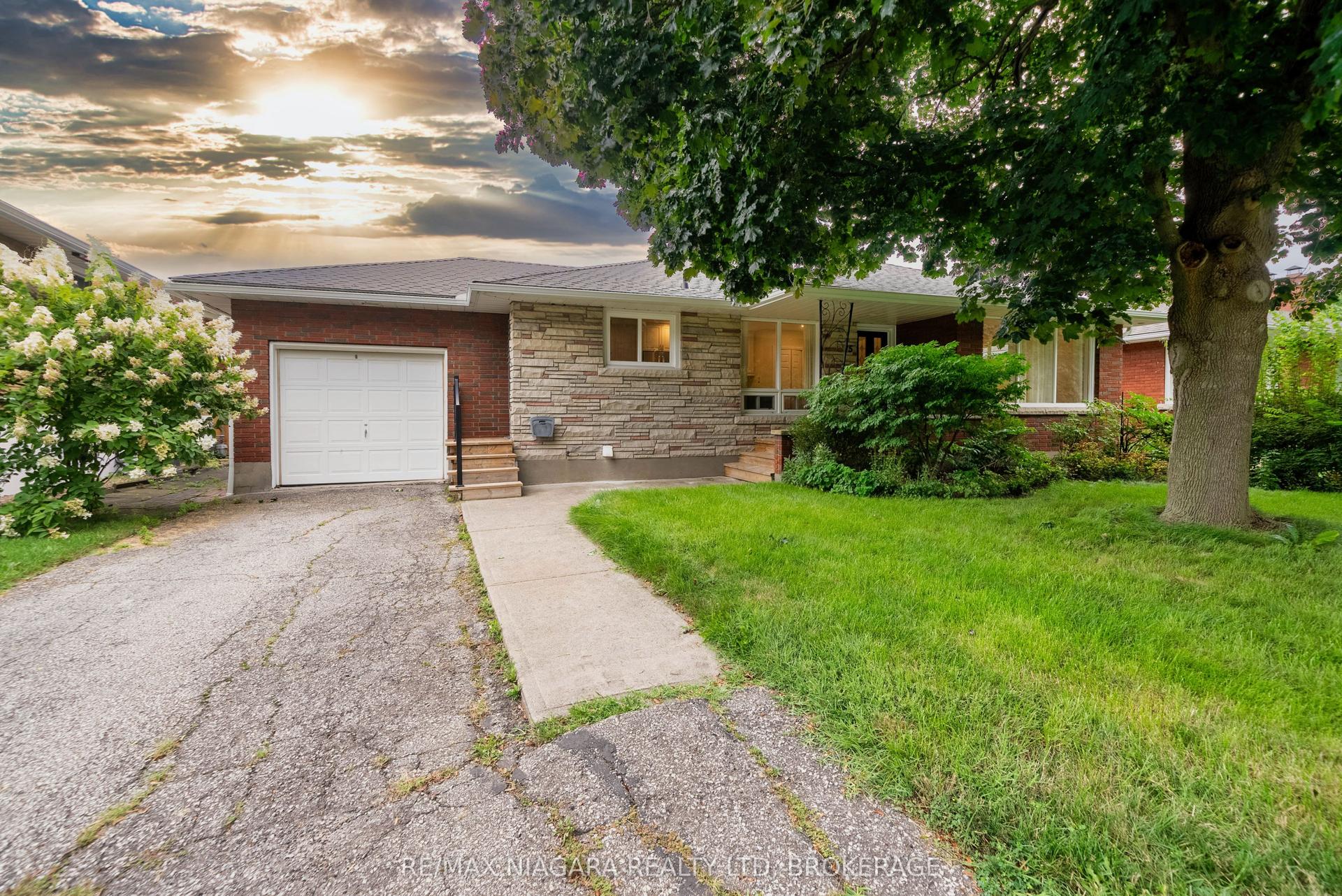15 Springbank Drive, St. Catharines — Detached for sale, photo 1