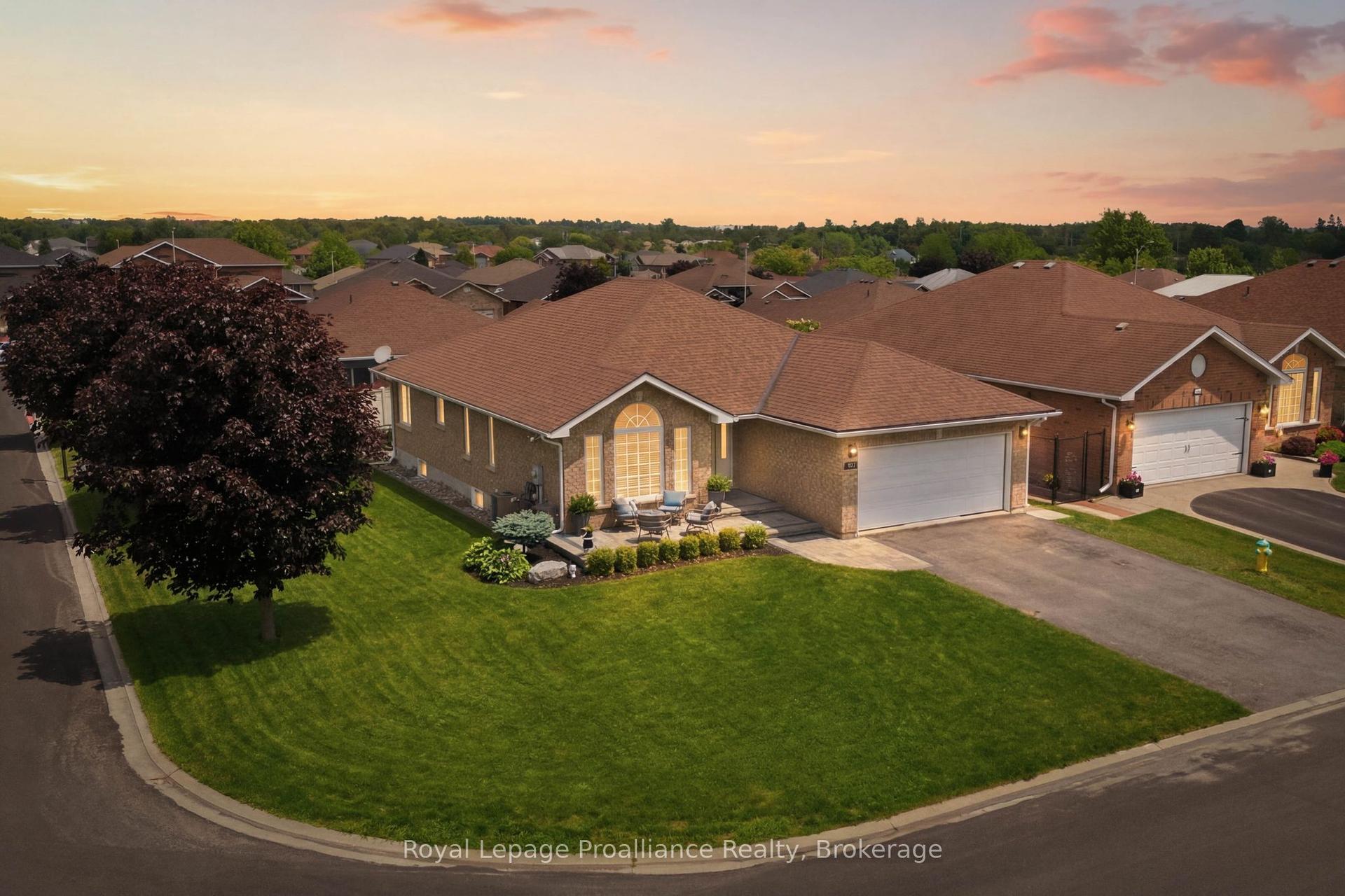 15 Chelsea Crescent, Belleville — Detached for sale, photo 1