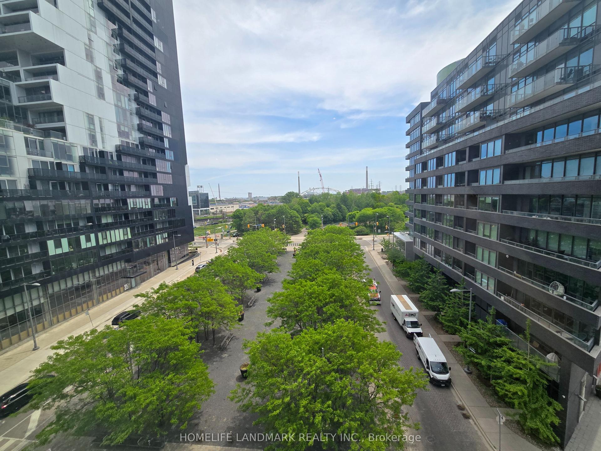21 Lawren Harris Square #618 ##618 — photo 1