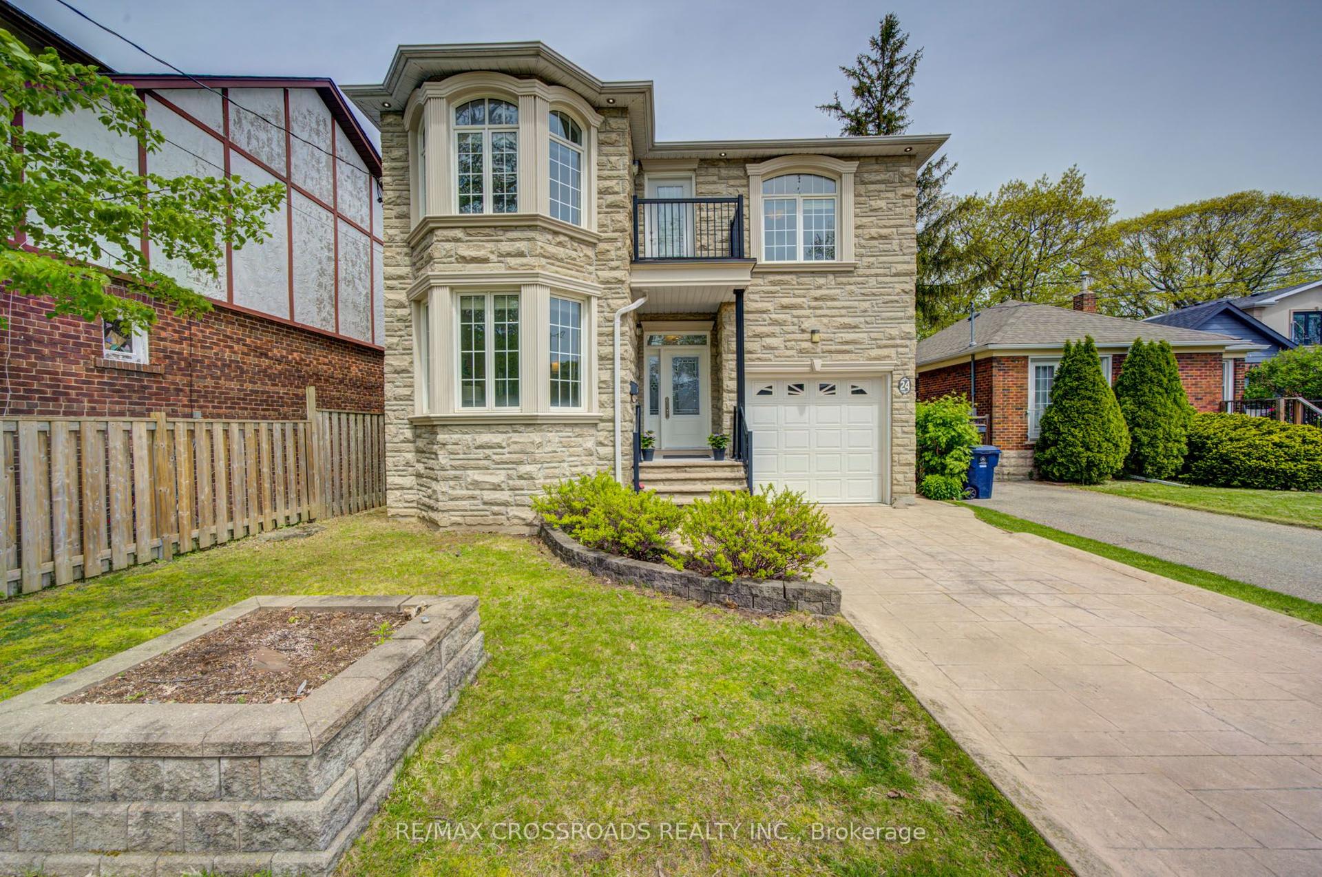 24 Lynn Road — photo 1