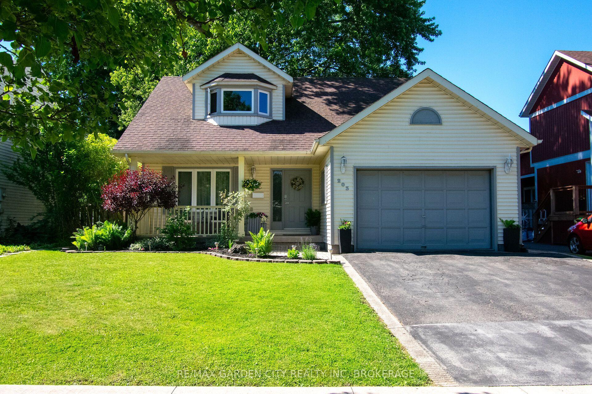 203 LEASIDE Drive, Welland — Detached for sale, photo 1