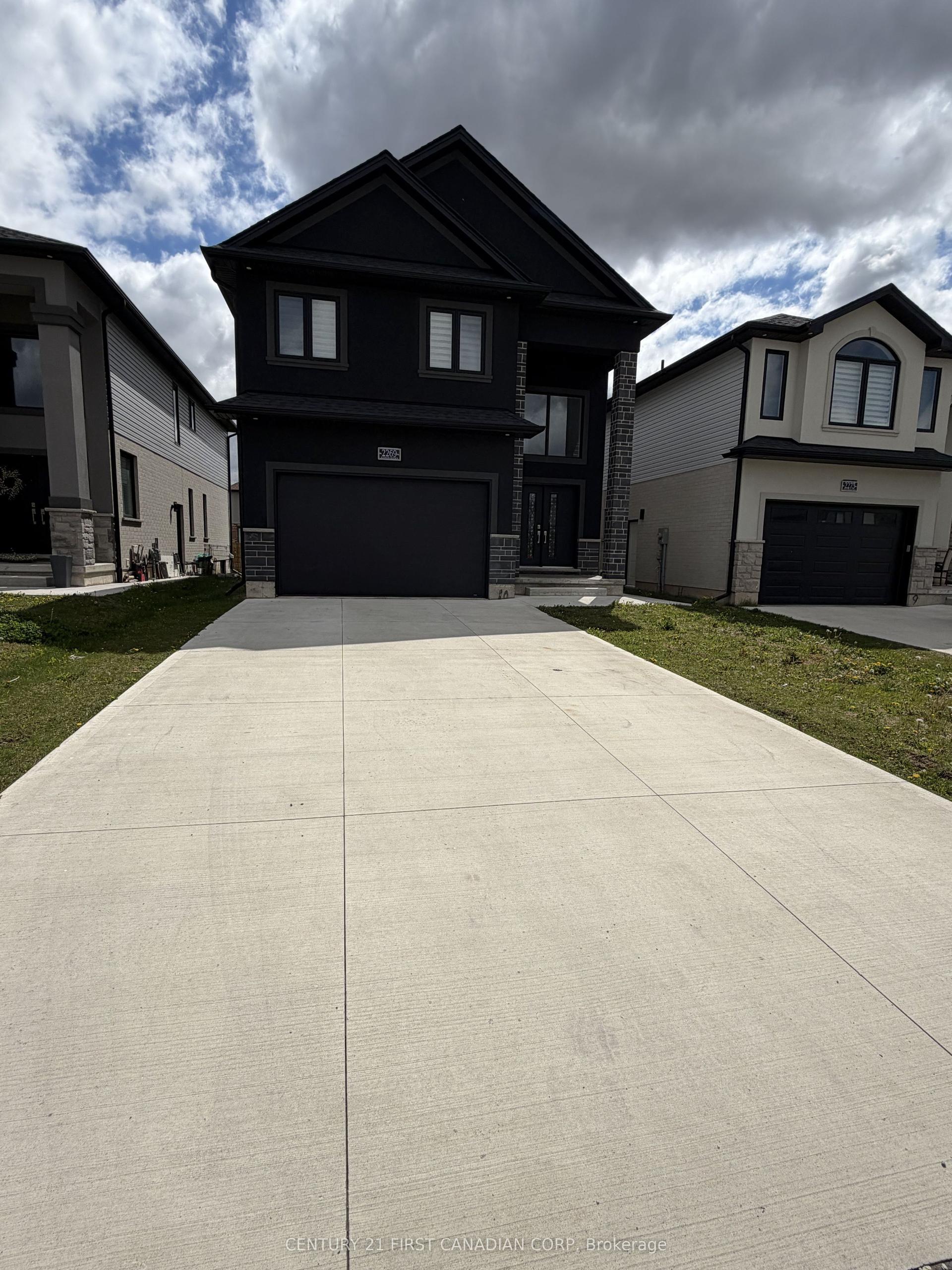2269 Southport Crescent # UPPER ## UPPER — photo 1