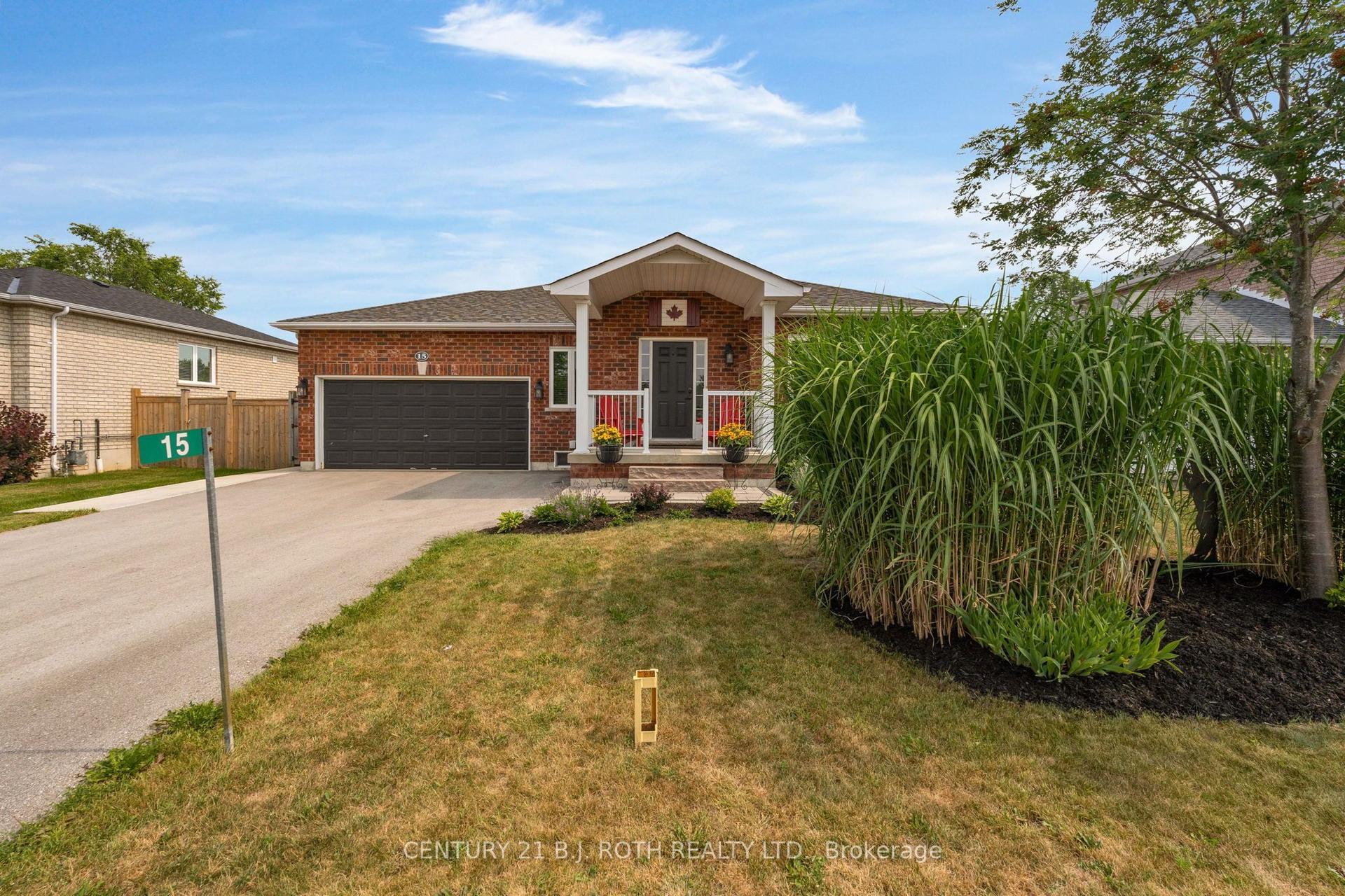 15 Corbett Street, Springwater — Detached for sale, photo 1