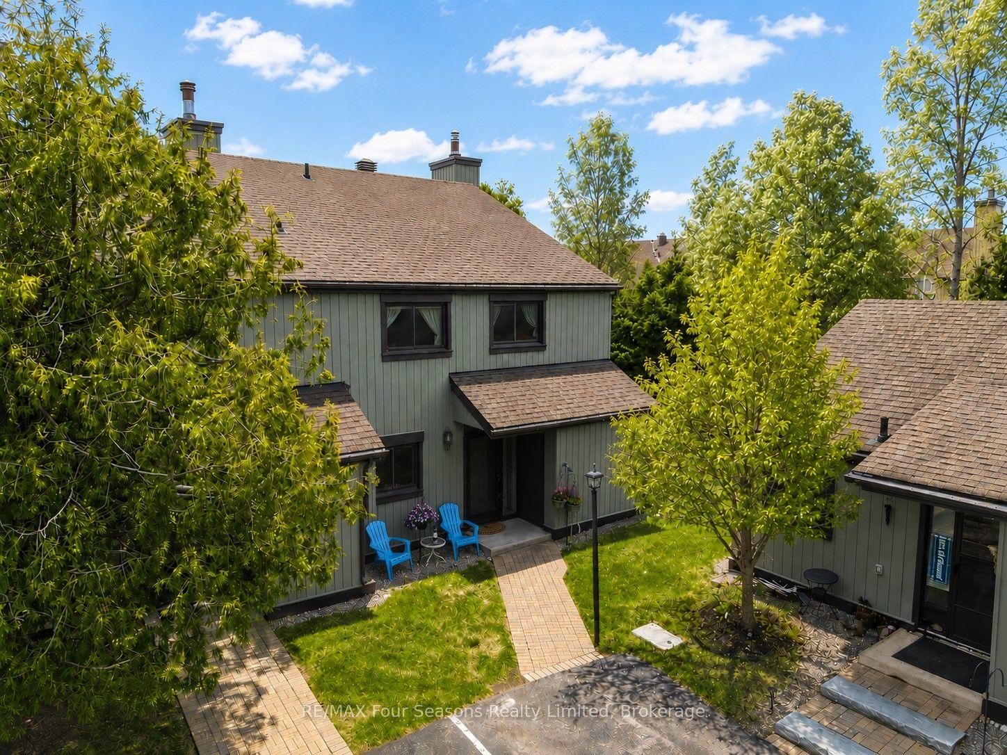 158 Escarpment Crescent 18 #18 — photo 1