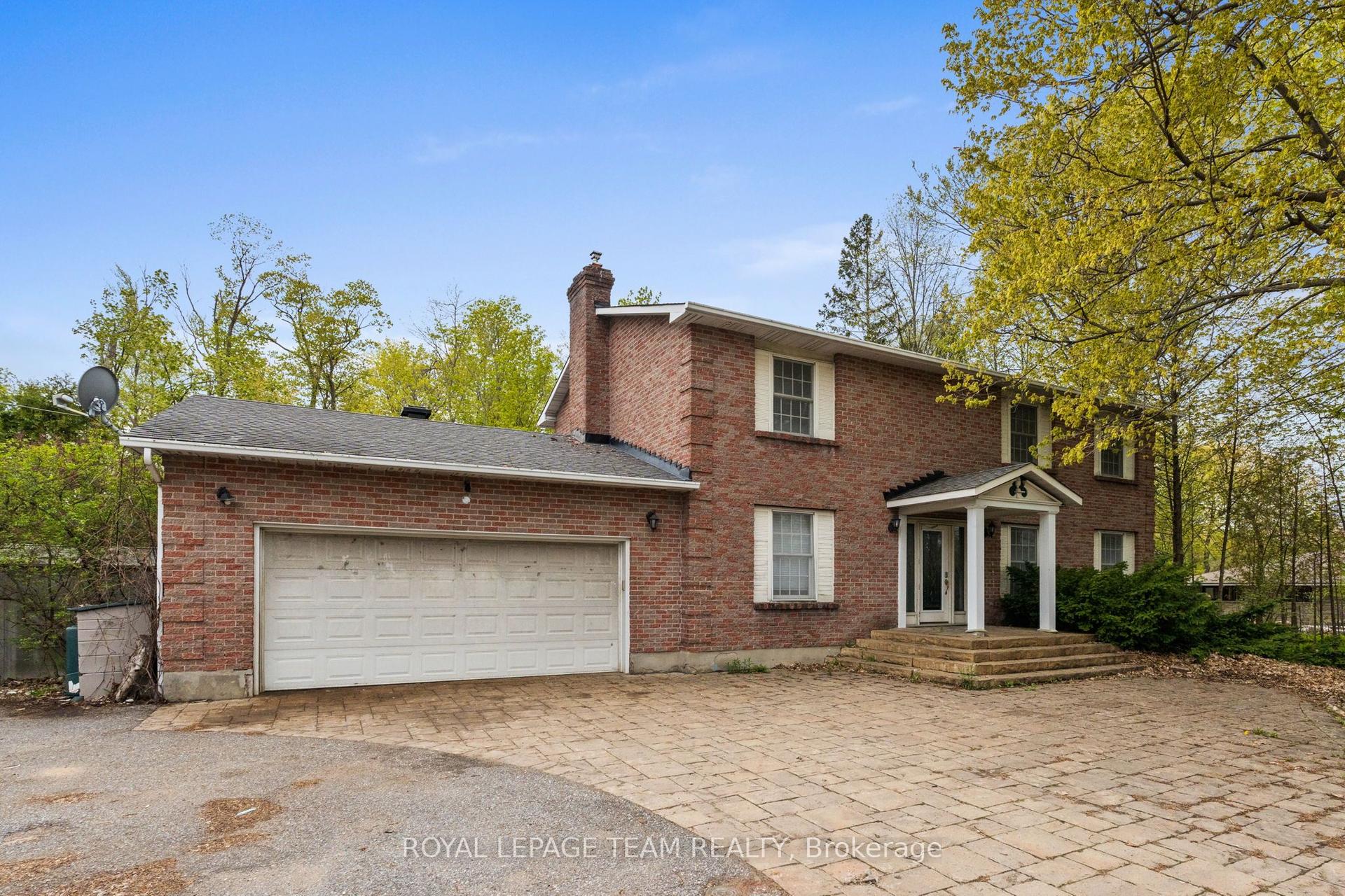 3162 Woodroffe Avenue — photo 1