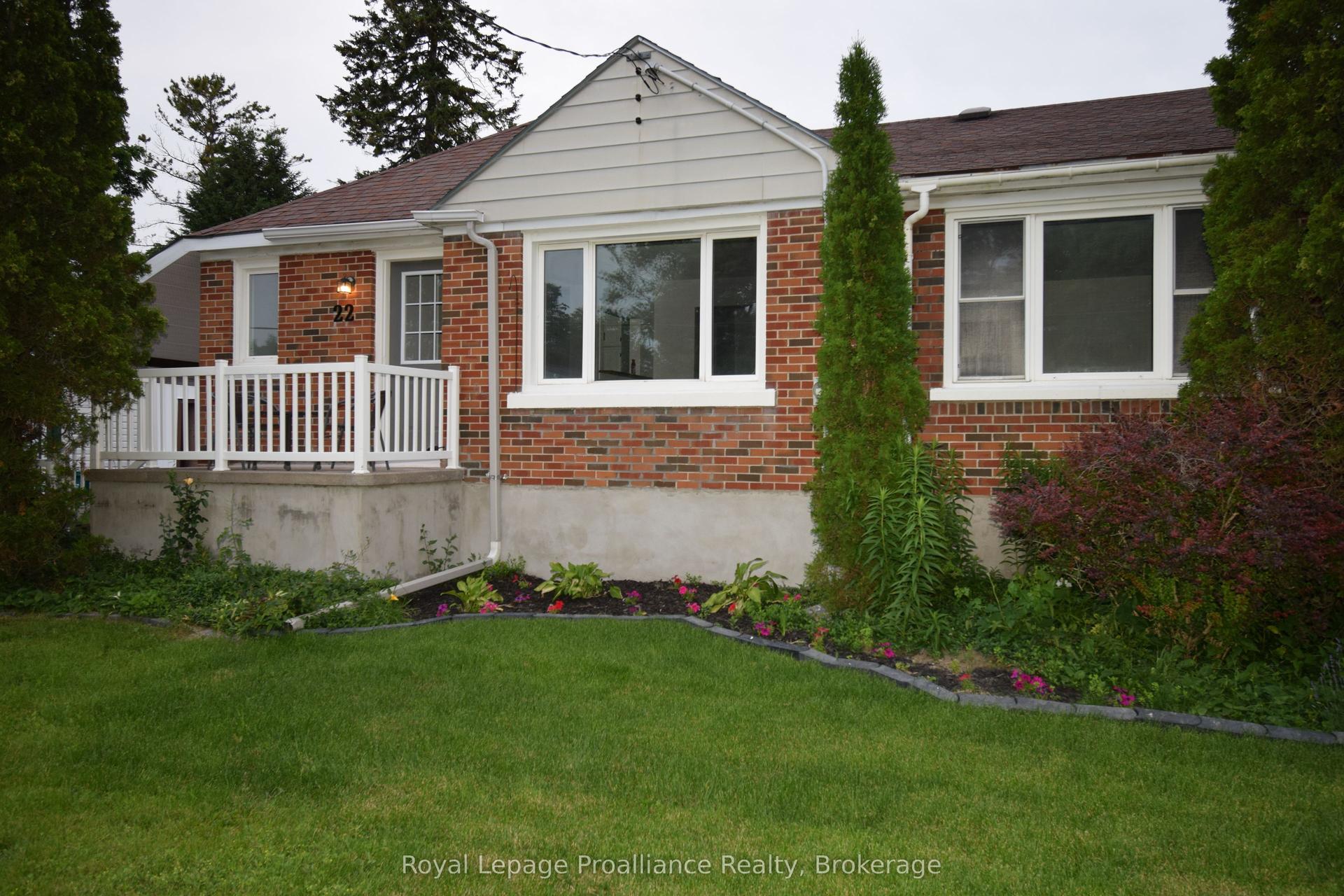 22 Reynolds Crescent — photo 1