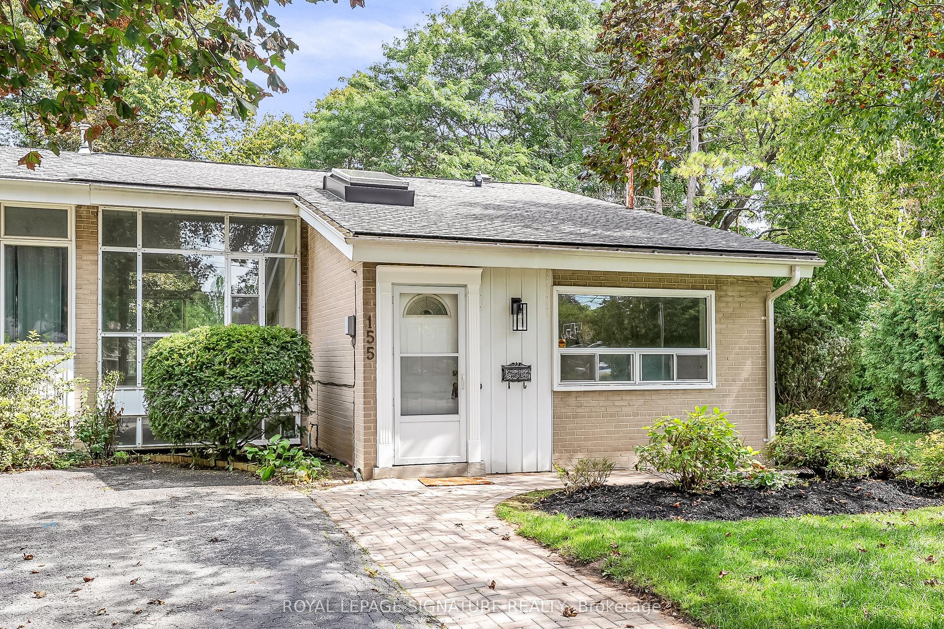 155 Three Valleys Drive, Toronto — Semi-Detached for lease, photo 1