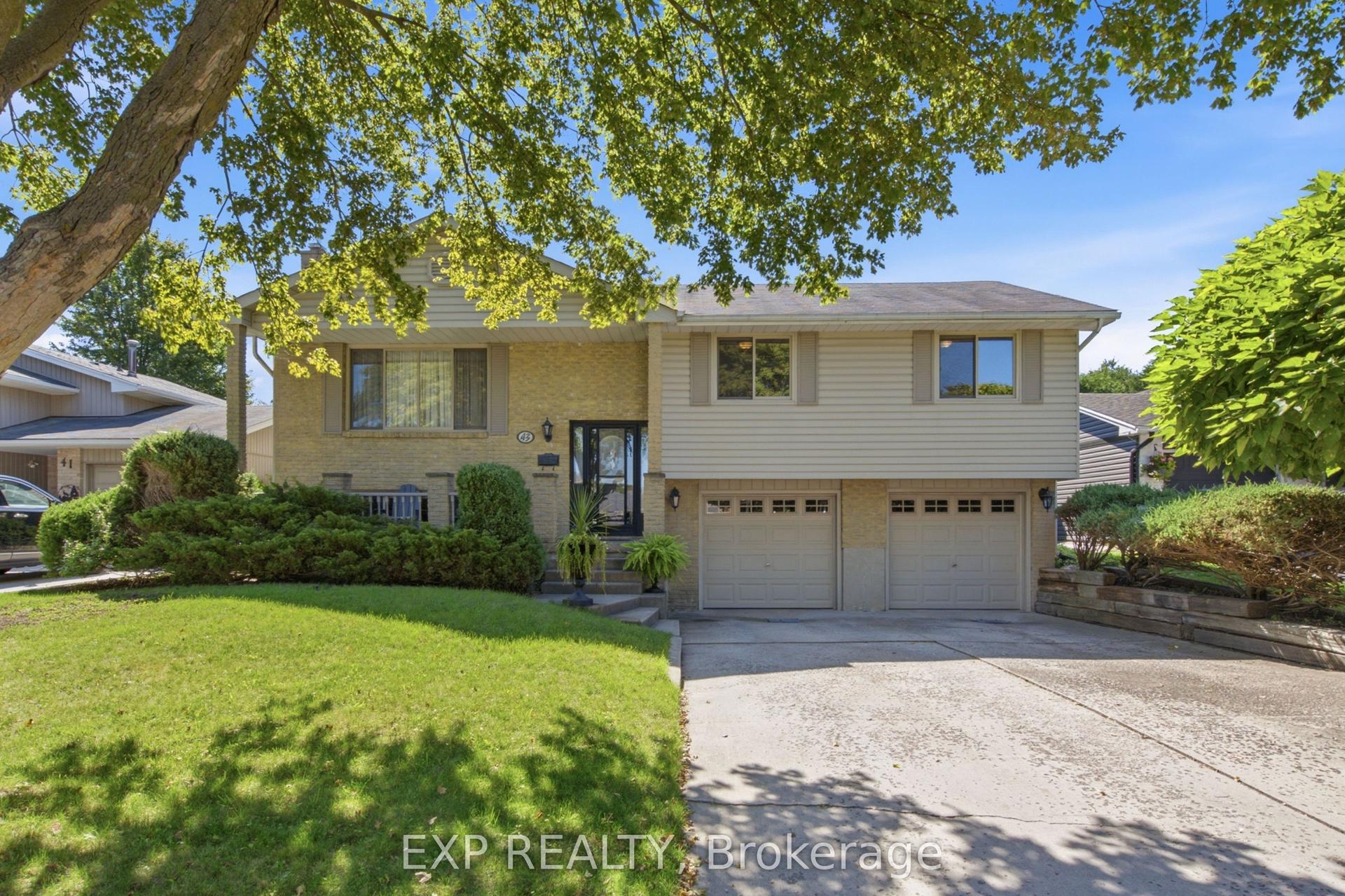 43 Tumbleweed Crescent, London South — Detached for sale, photo 1