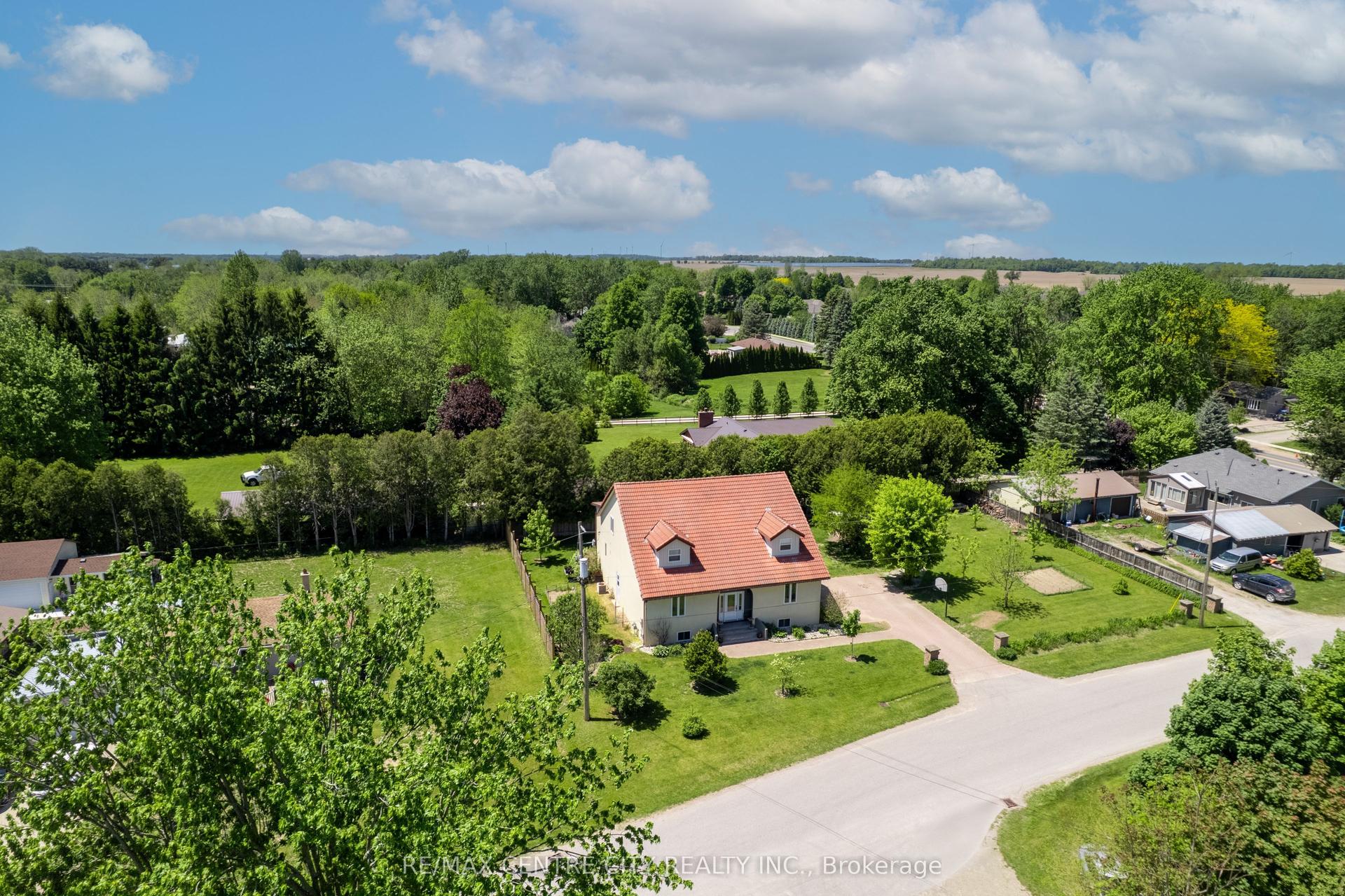 176 Eastman Avenue, Adelaide Metcalfe — Detached for sale, photo 1