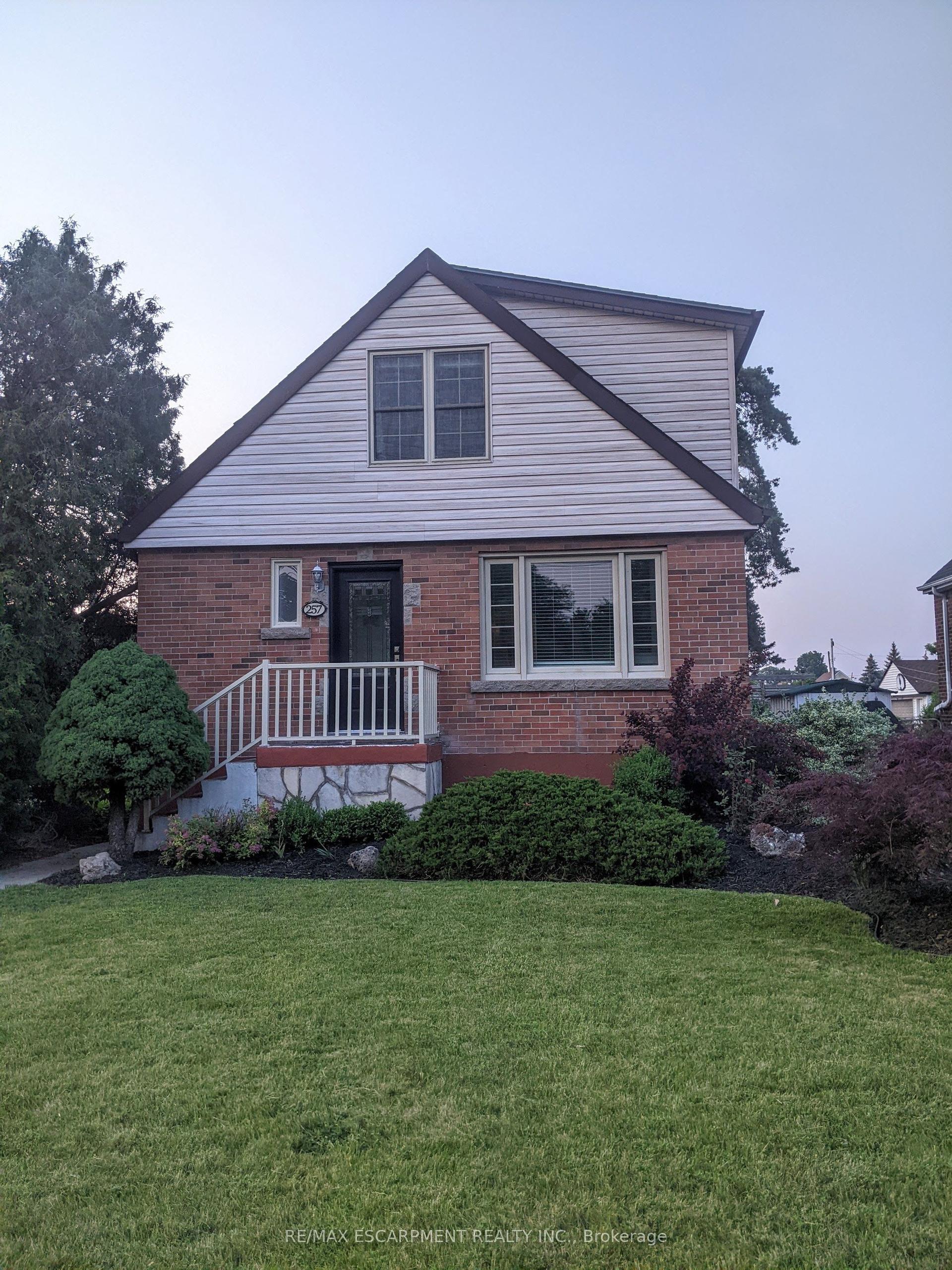 257 Dundonald Avenue, Hamilton — Detached for lease, photo 1